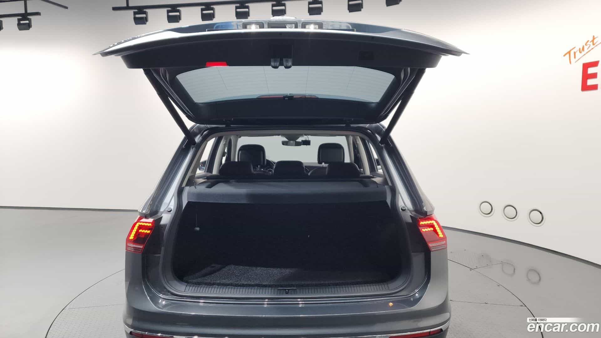 Tiguan Volkswagen 2020.10-OPTION-023