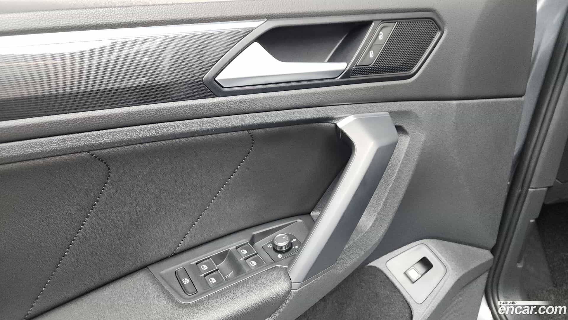 Tiguan Volkswagen 2020.10-OPTION-024