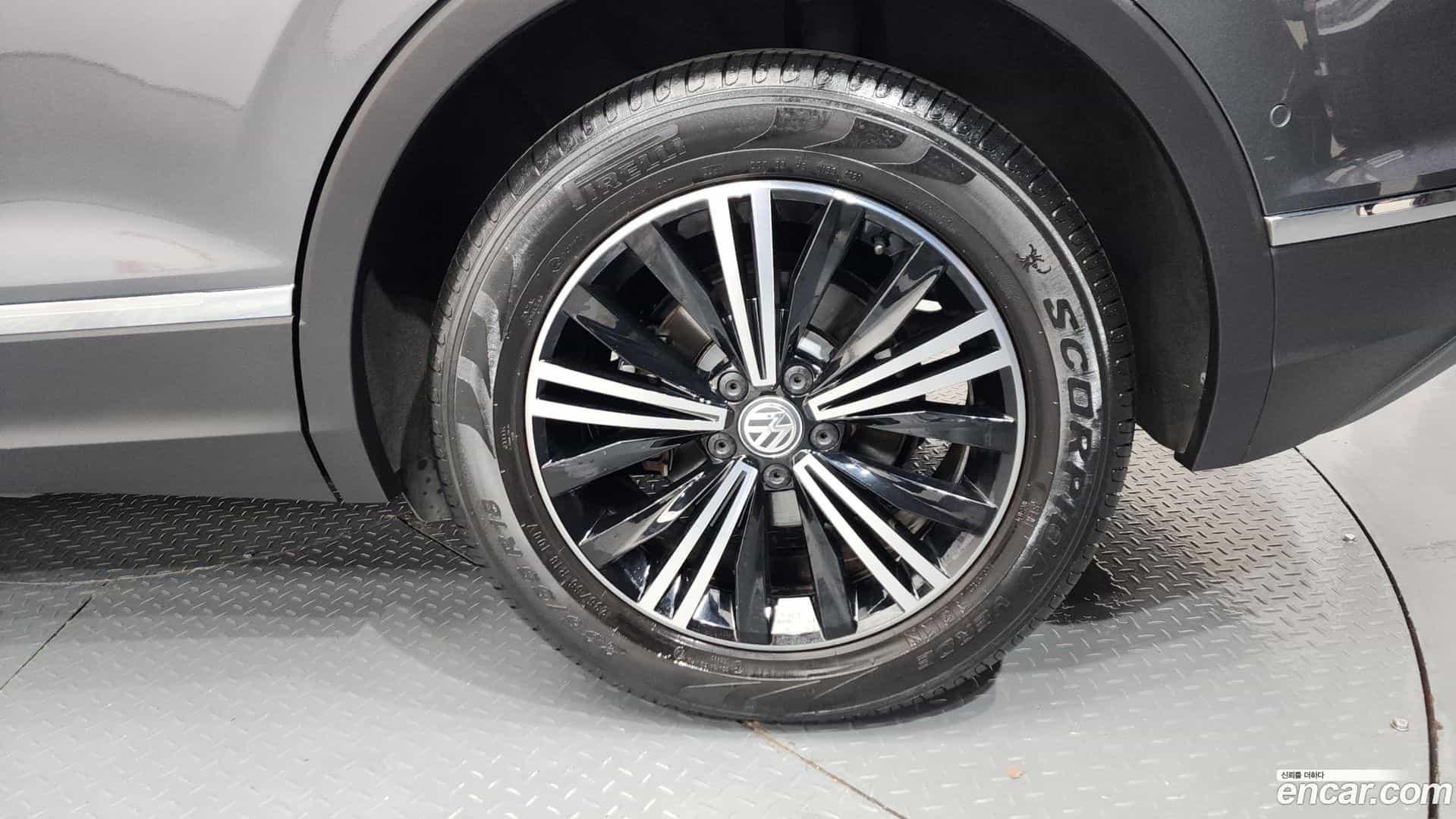 Tiguan Volkswagen 2020.10-OUTER-031