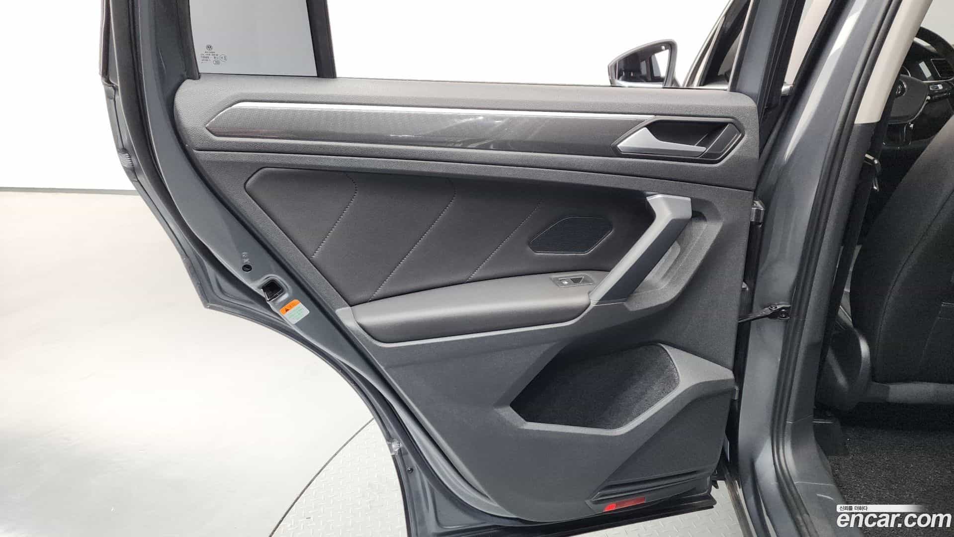 Tiguan Volkswagen 2020.10-INNER-035