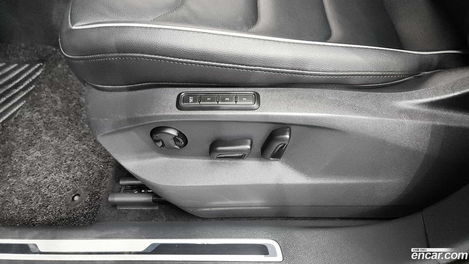 Tiguan Volkswagen 2020.10-OPTION-044