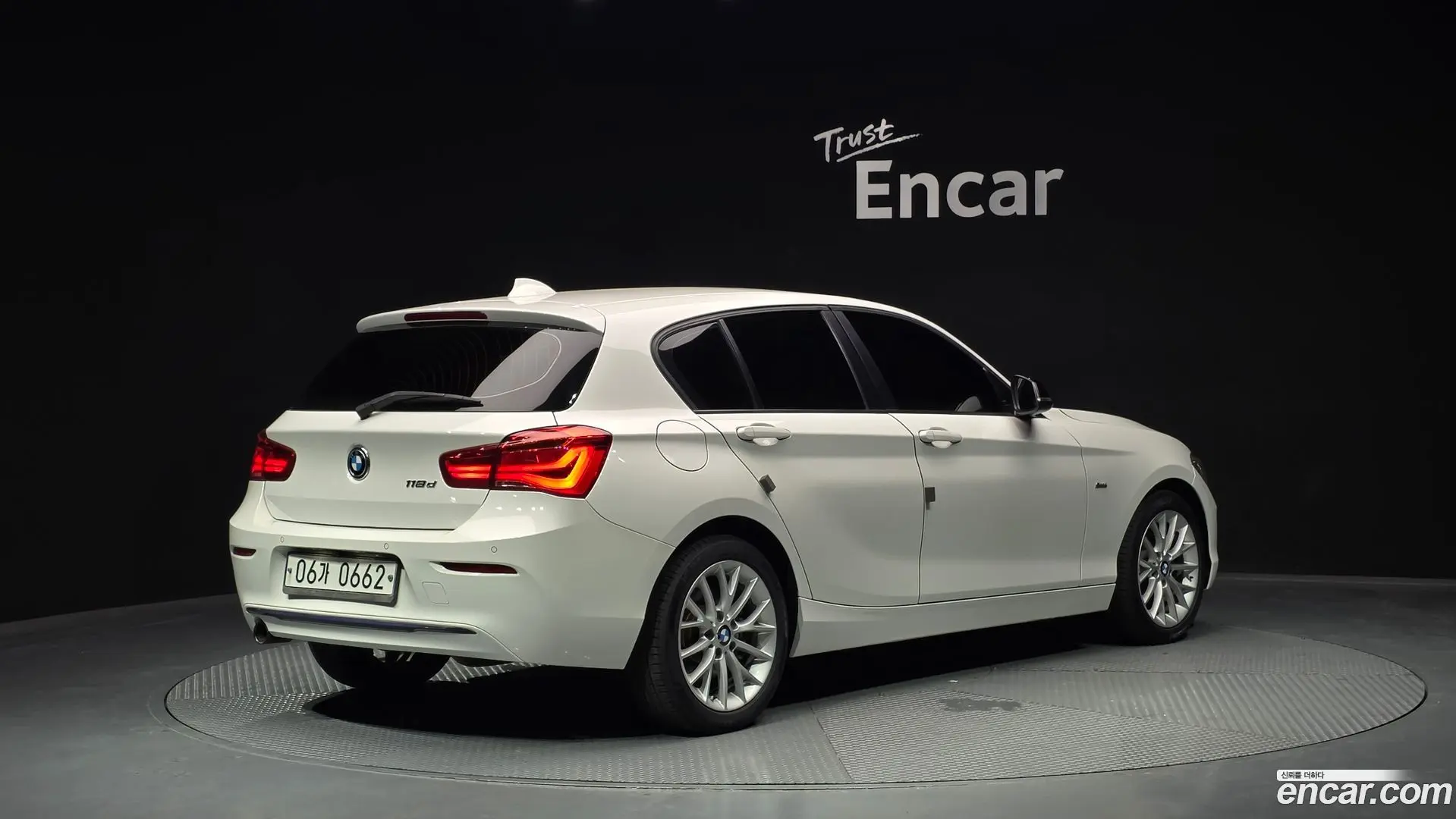 Main__Slider__Photo:1-Series BMW 2016.2-1