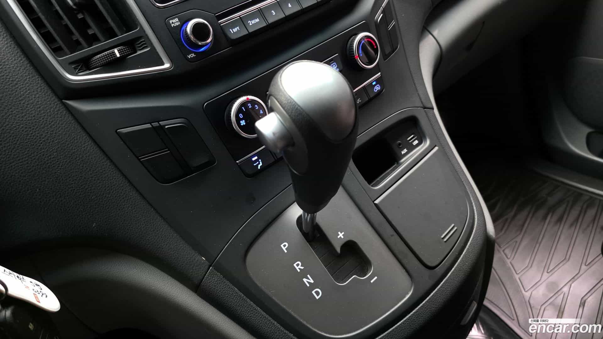 Starex Hyundai 2019.4-INNER-009
