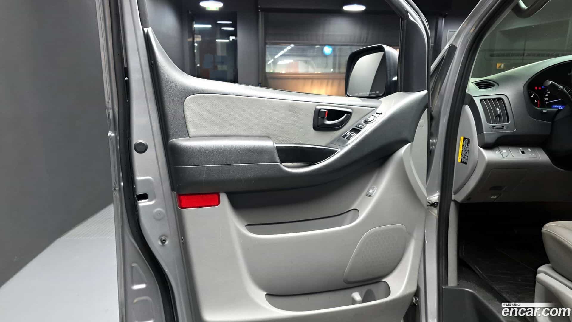 Starex Hyundai 2019.4-INNER-035
