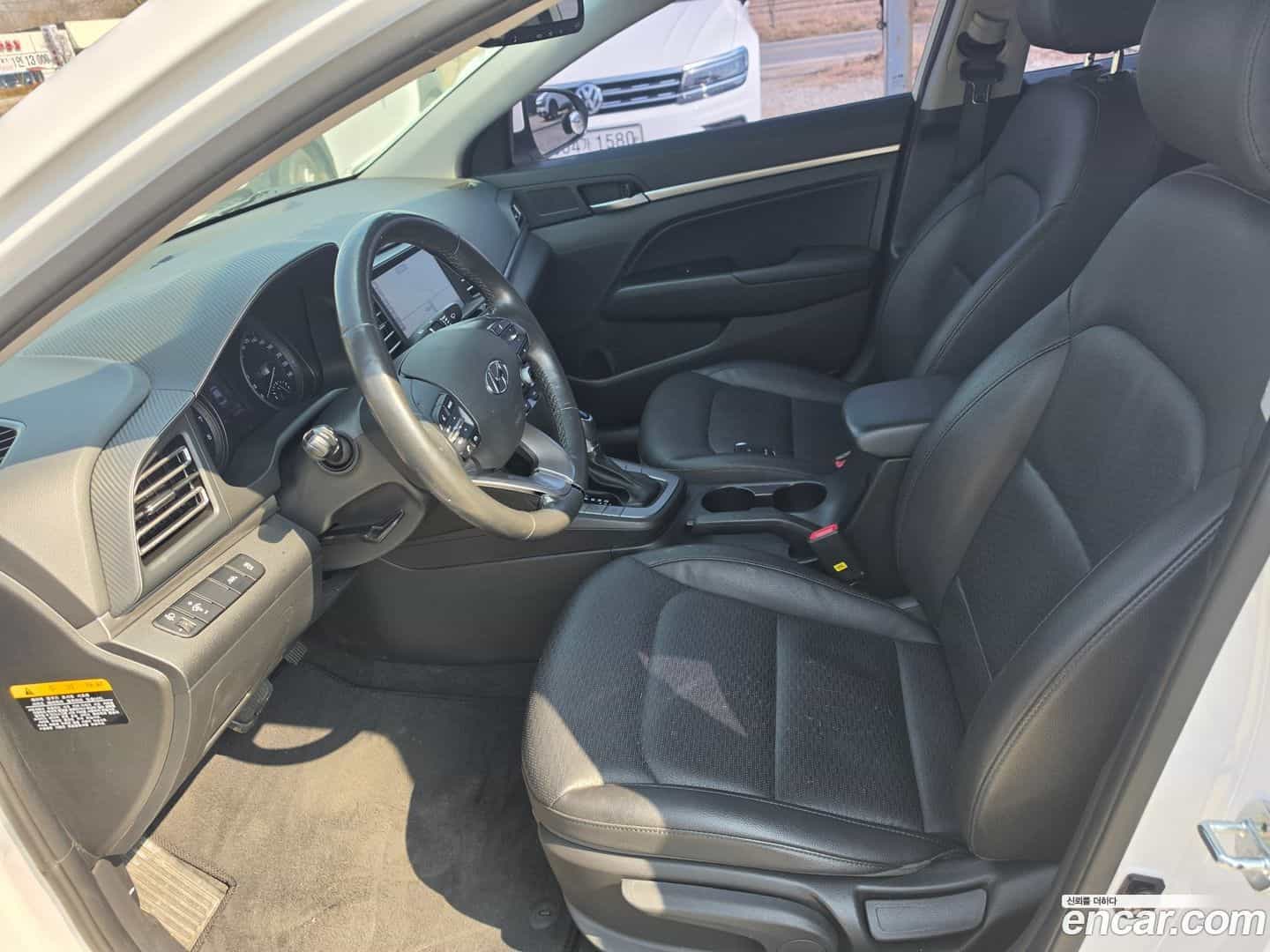 AVANTE Hyundai 2019.1-INNER-009