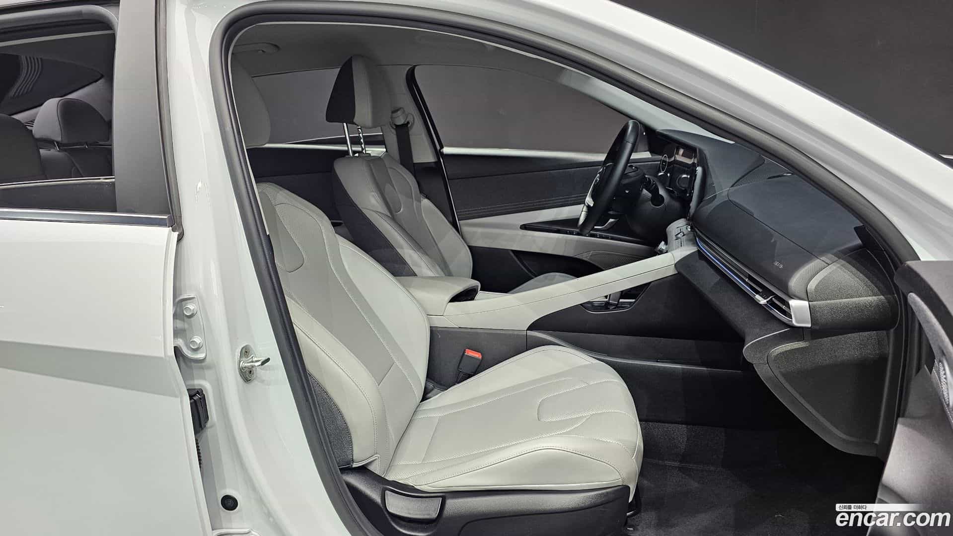 AVANTE Hyundai 2021.8-OPTION-016