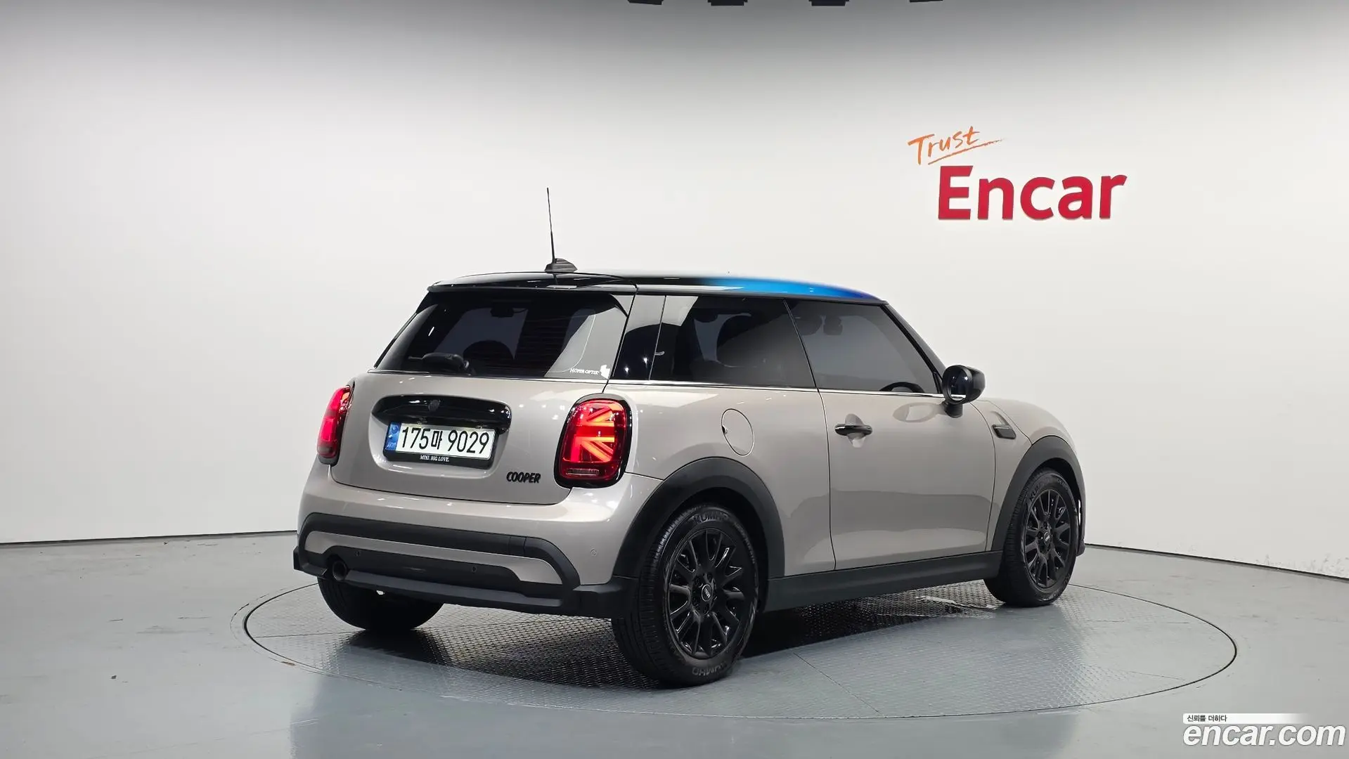 Main__Slider__Photo:Cooper Mini 2021.8-1