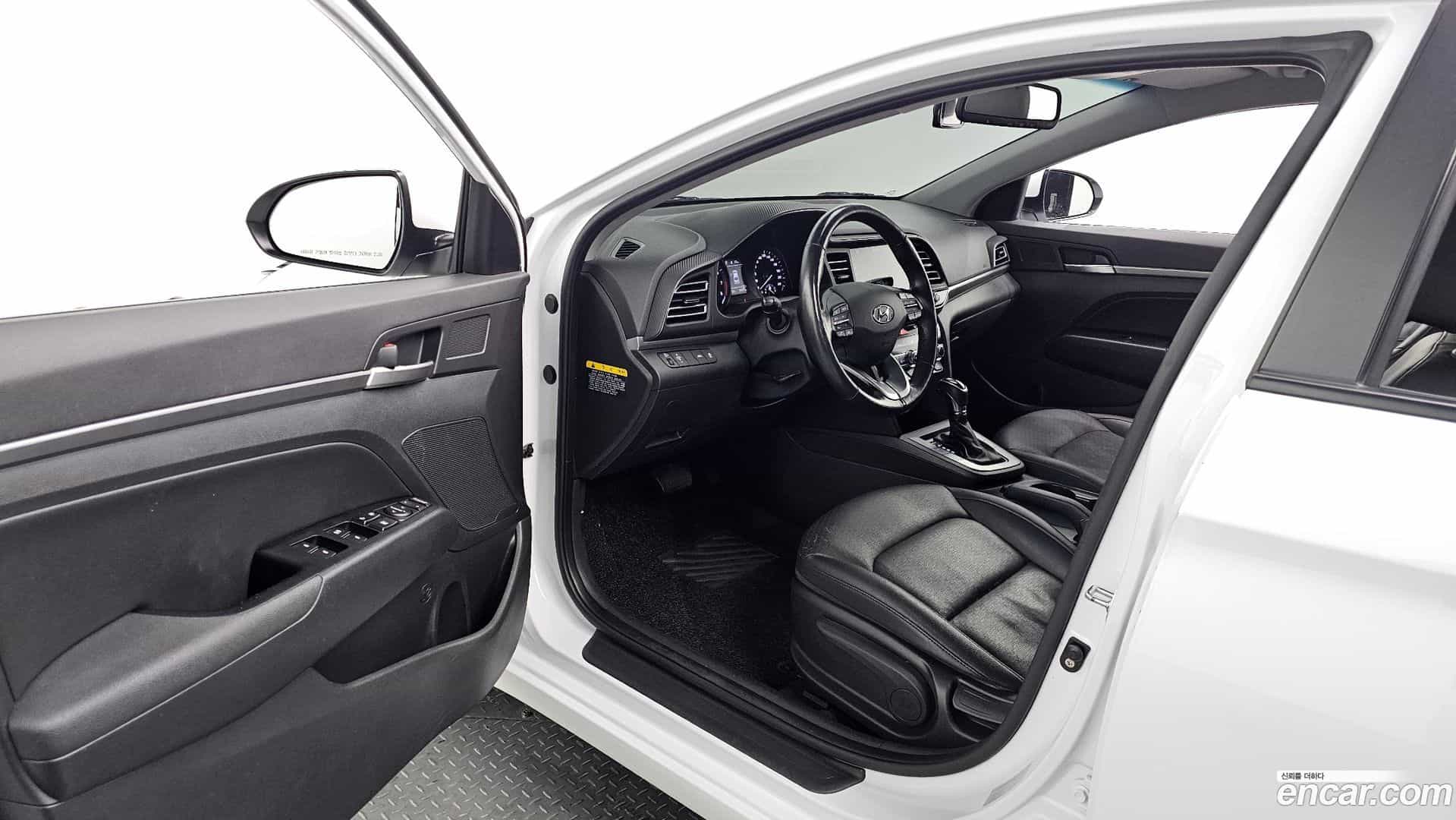 AVANTE Hyundai 2019.6-INNER-010