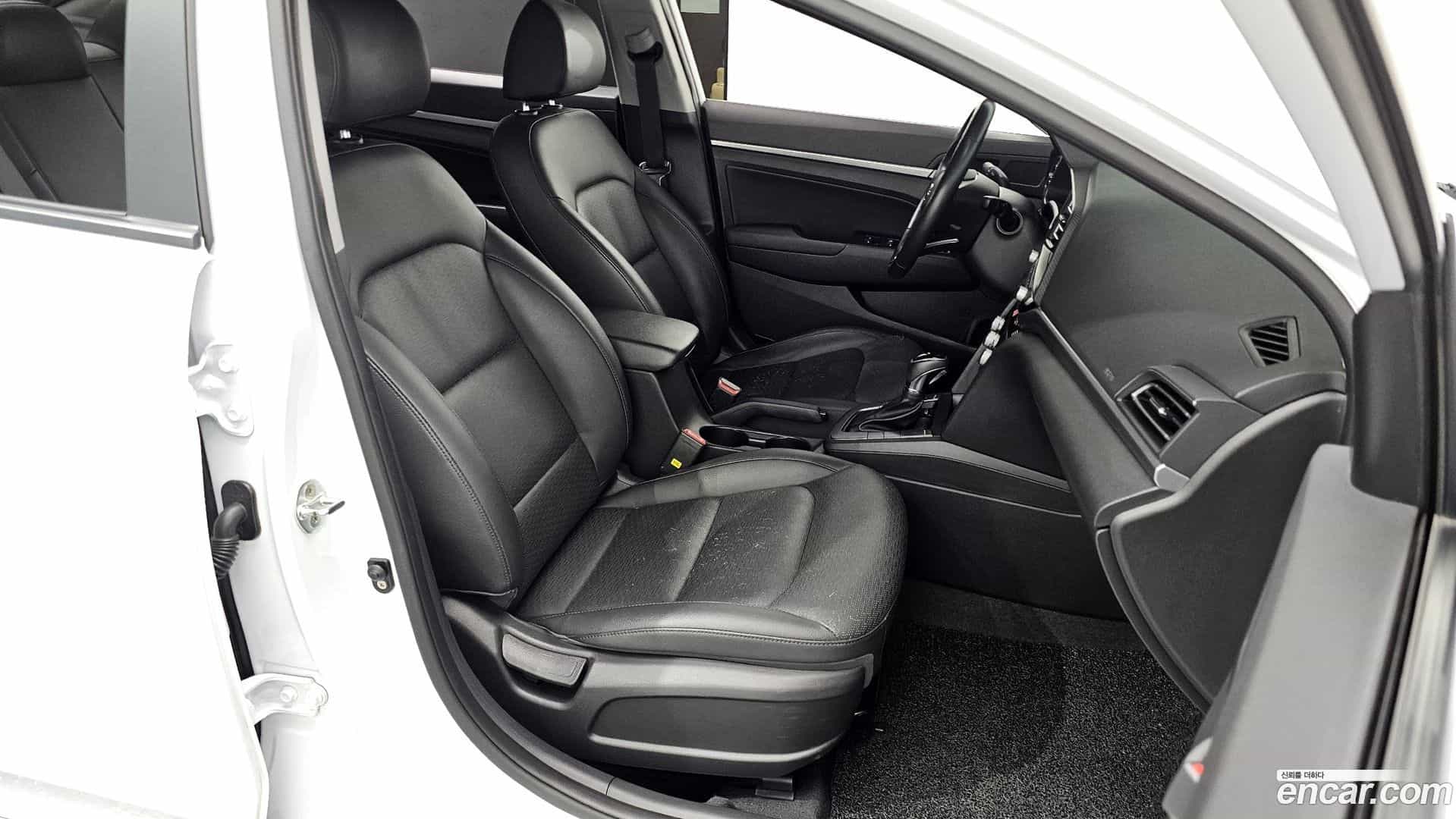 AVANTE Hyundai 2019.6-OPTION-015
