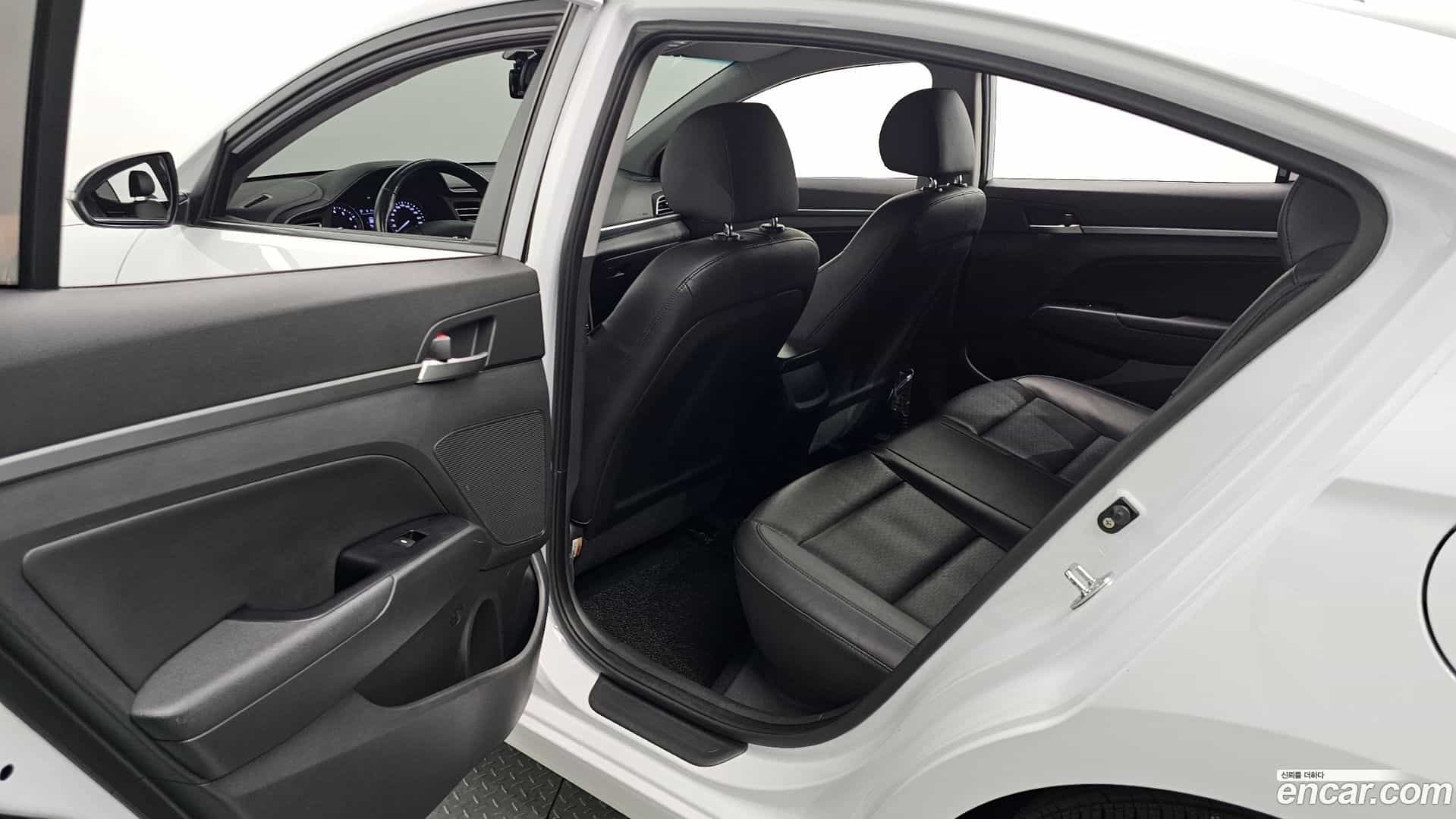 AVANTE Hyundai 2019.6-OPTION-016