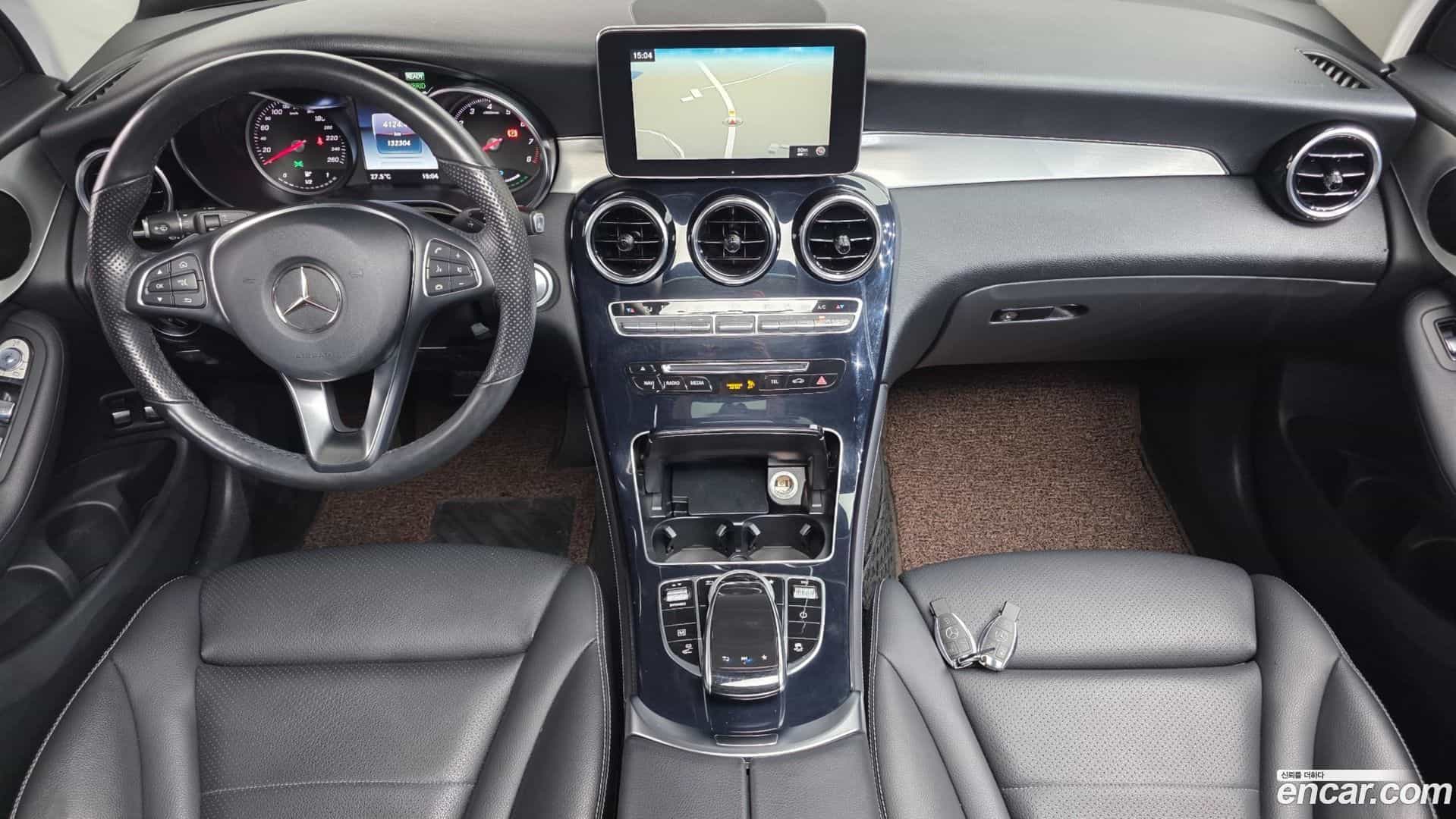 GLC-Class Mercedes-Benz 2019.0-INNER-007