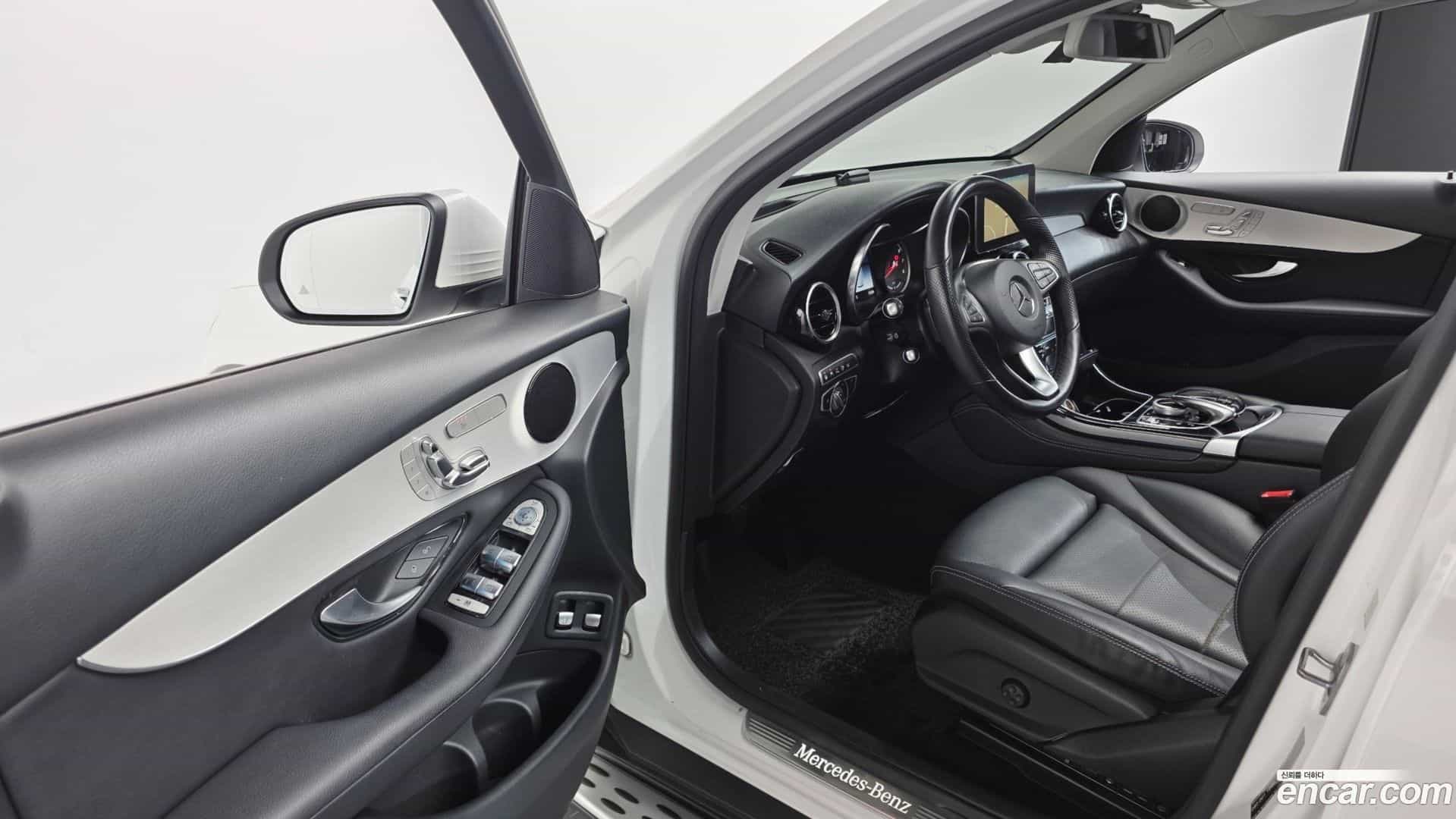 GLC-Class Mercedes-Benz 2019.0-OPTION-017