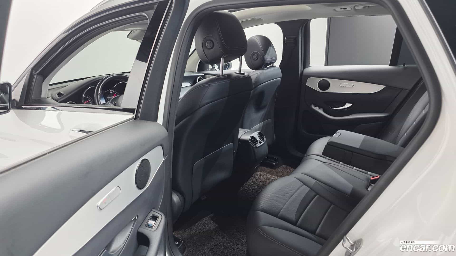 GLC-Class Mercedes-Benz 2019.0-OPTION-021