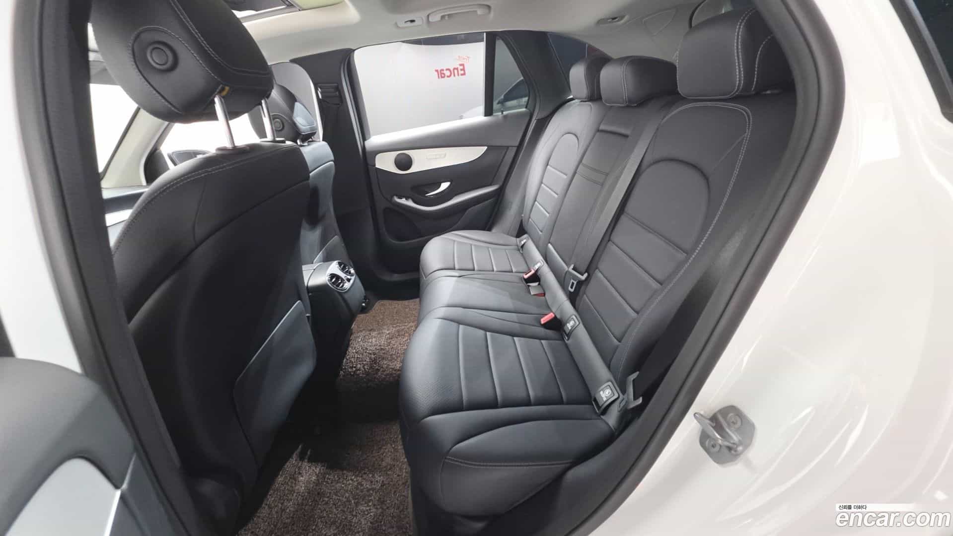 GLC-Class Mercedes-Benz 2019.0-INNER-036
