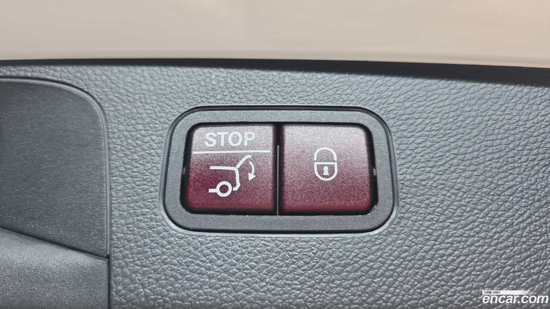 GLC-Class Mercedes-Benz 2019.0-OPTION-040