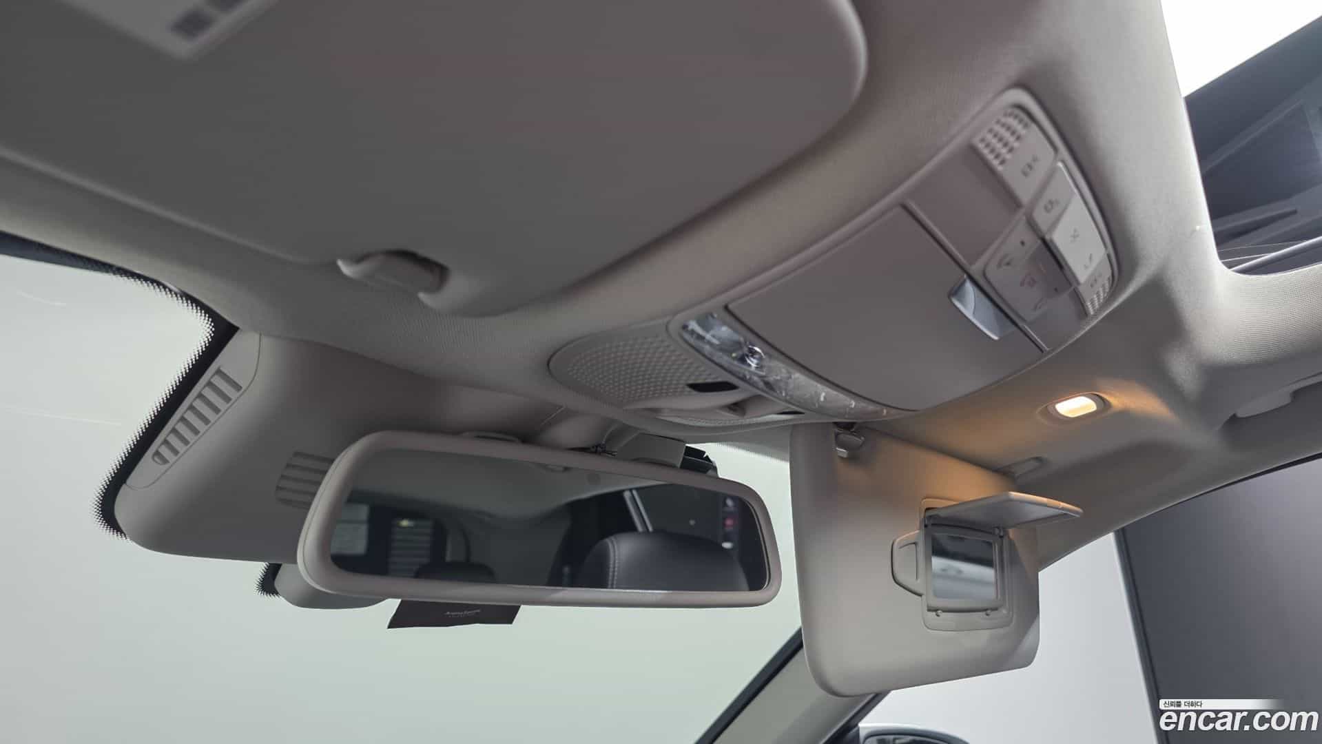 GLC-Class Mercedes-Benz 2019.0-OPTION-045