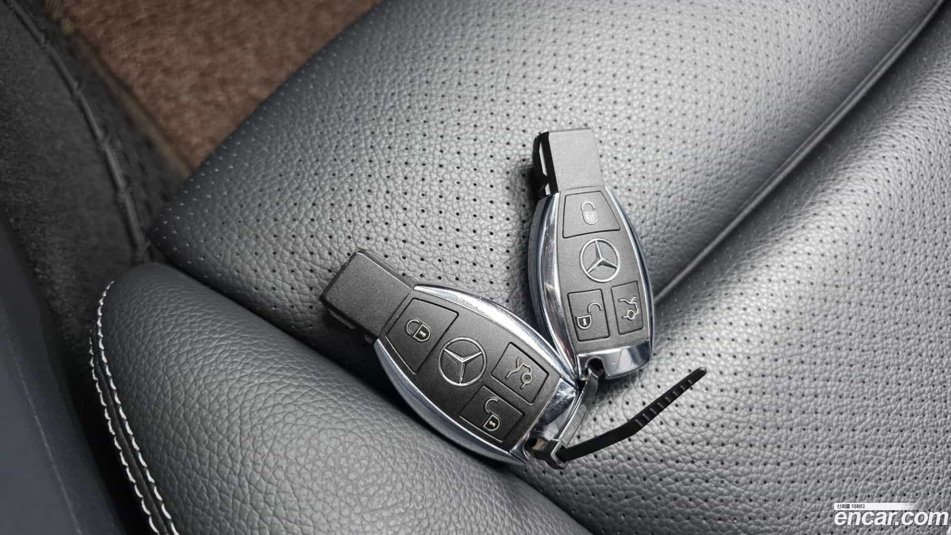 GLC-Class Mercedes-Benz 2019.0-OPTION-046