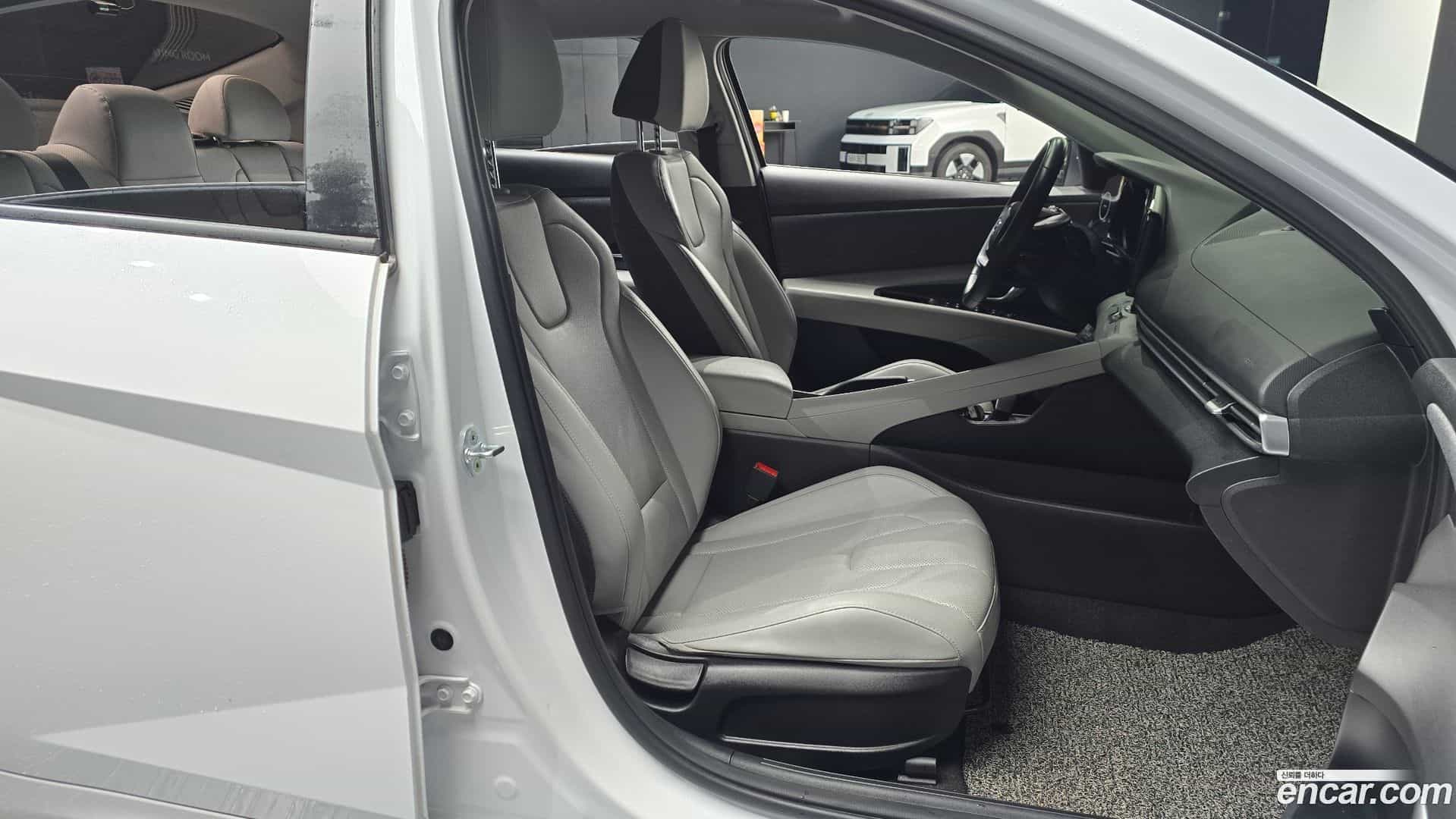 AVANTE Hyundai 2022.2-INNER-036