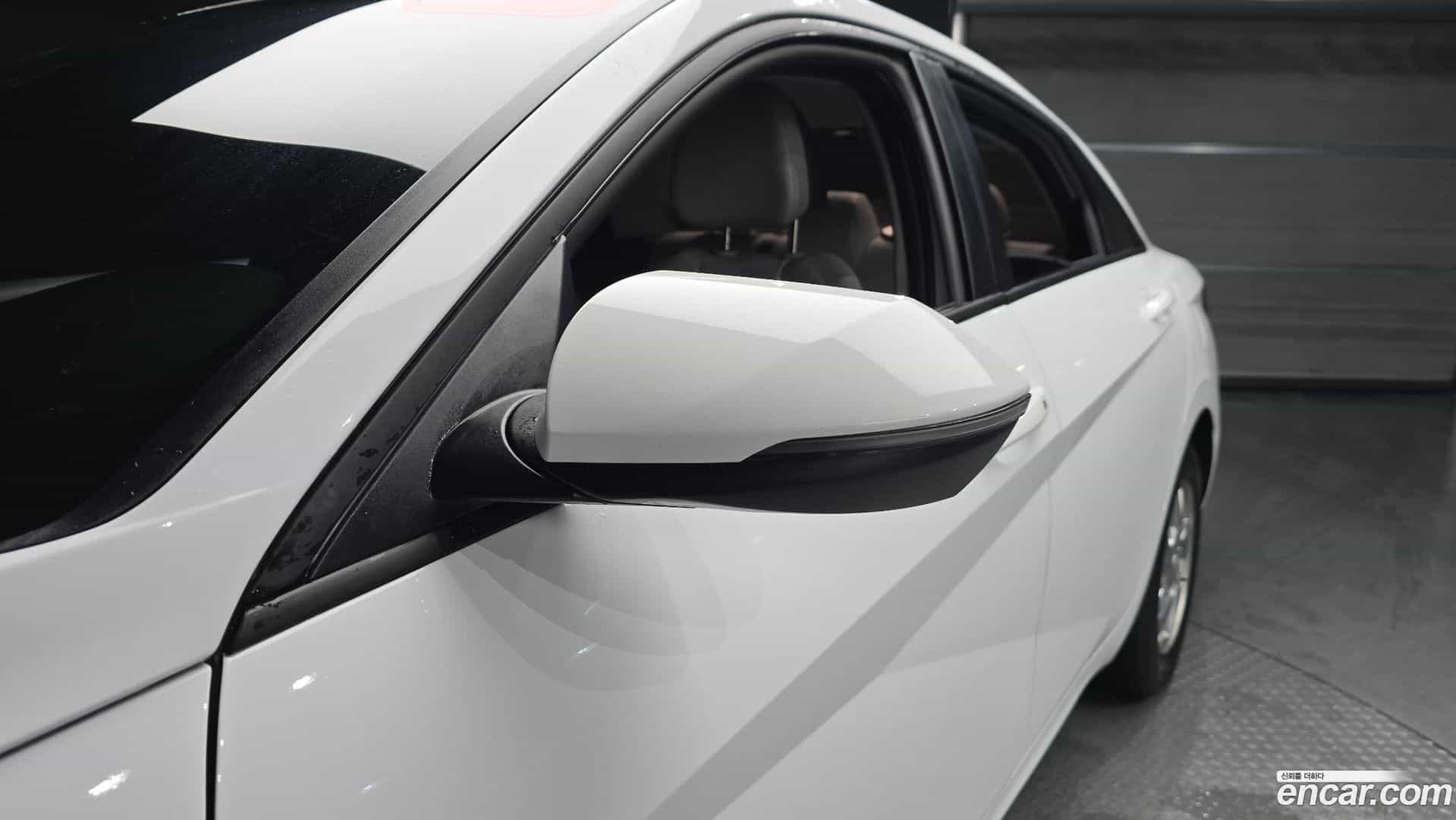 AVANTE Hyundai 2022.2-OPTION-040