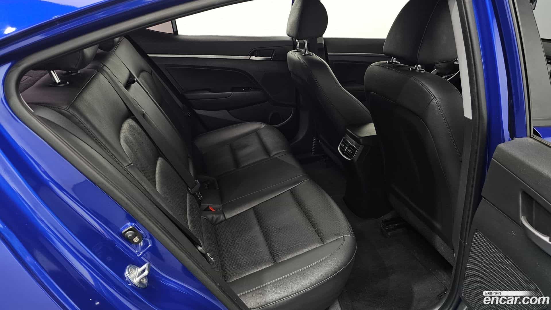AVANTE Hyundai 2019.4-OPTION-016