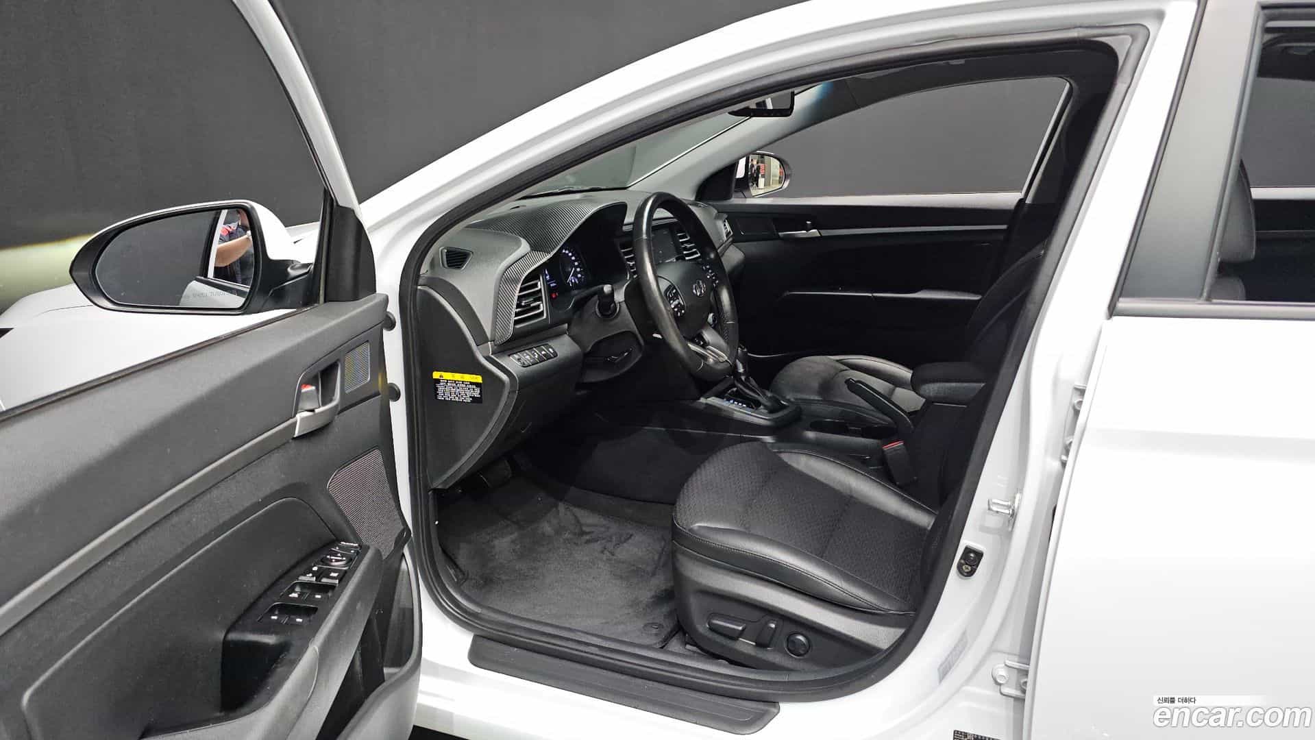 AVANTE Hyundai 2019.10-INNER-010