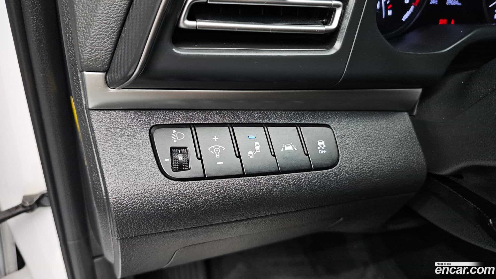 AVANTE Hyundai 2019.10-OPTION-020