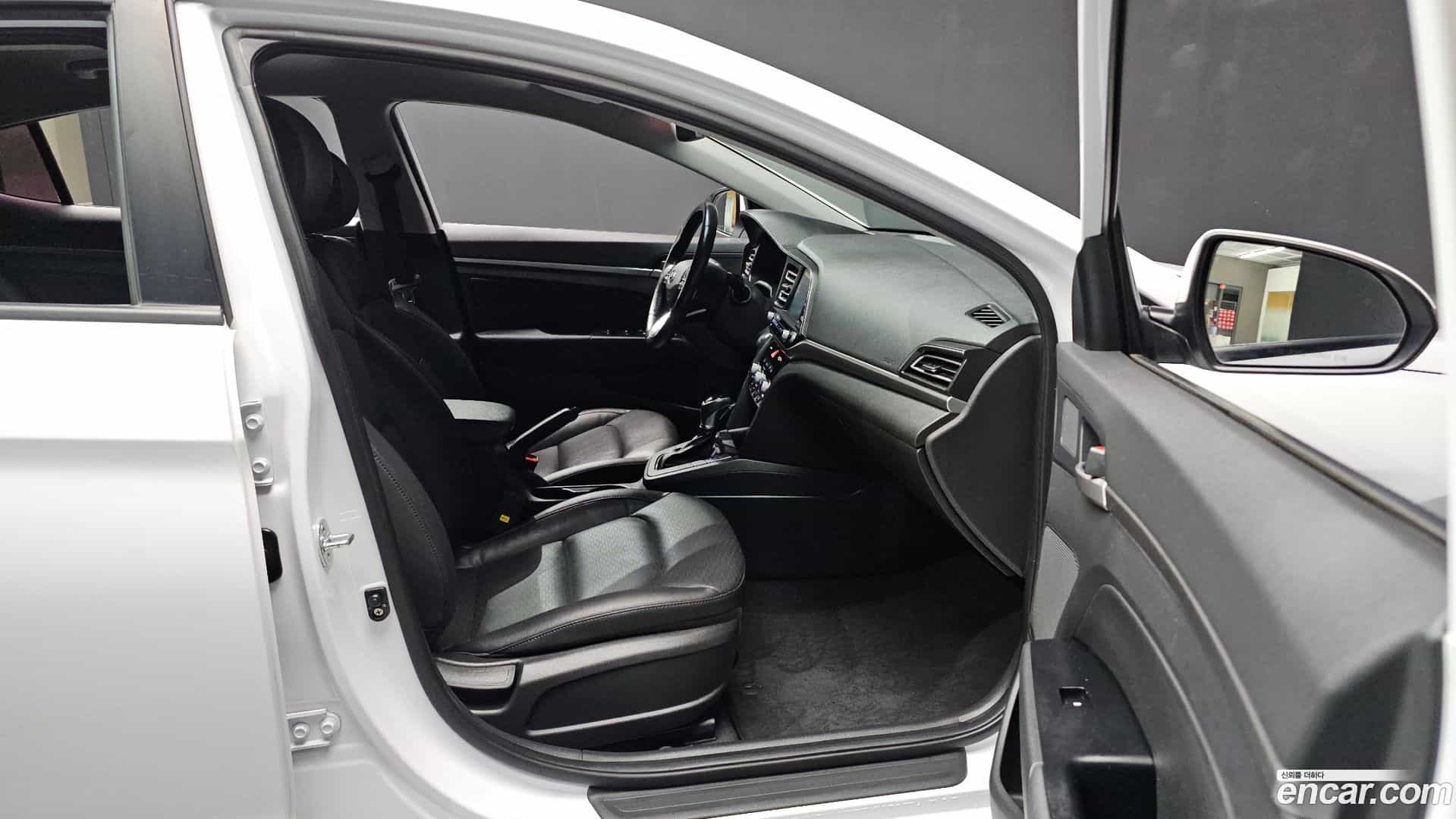 AVANTE Hyundai 2019.10-OPTION-022