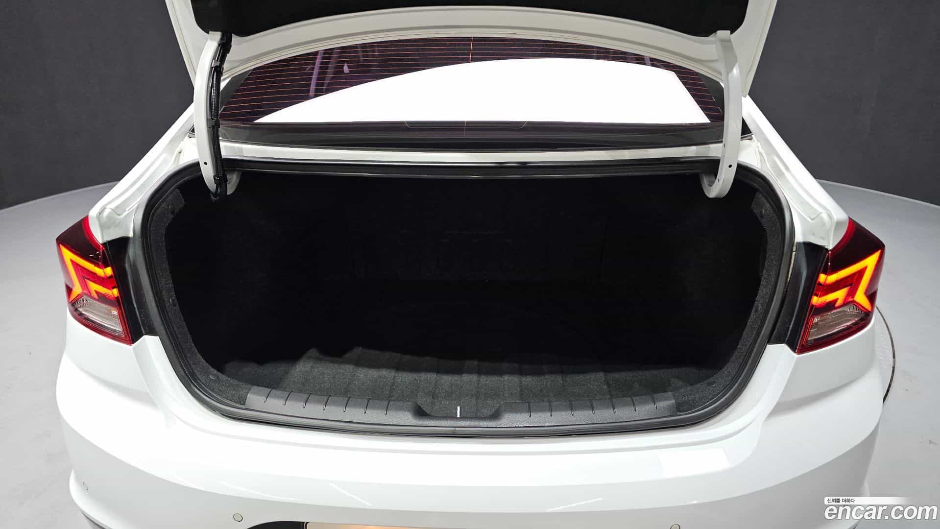 AVANTE Hyundai 2019.10-OPTION-024