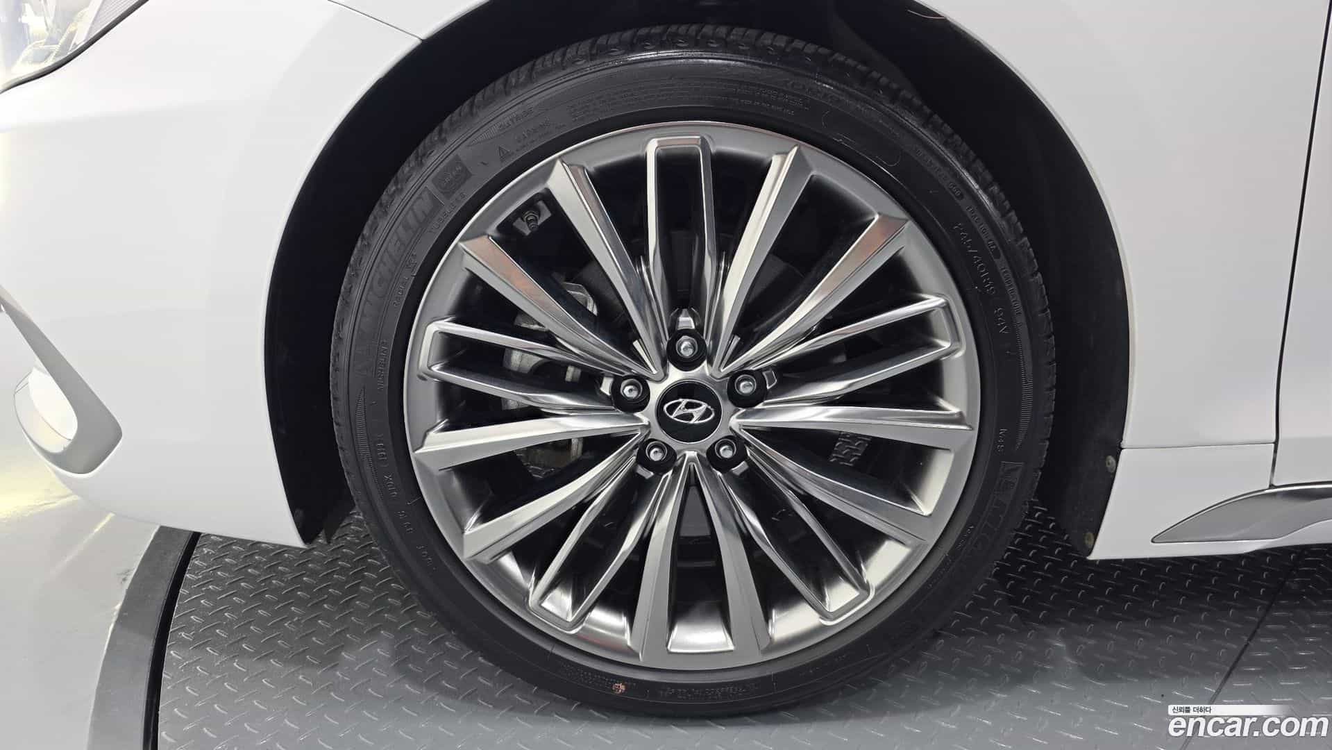 Grandeur Hyundai 2018.9-OUTER-005