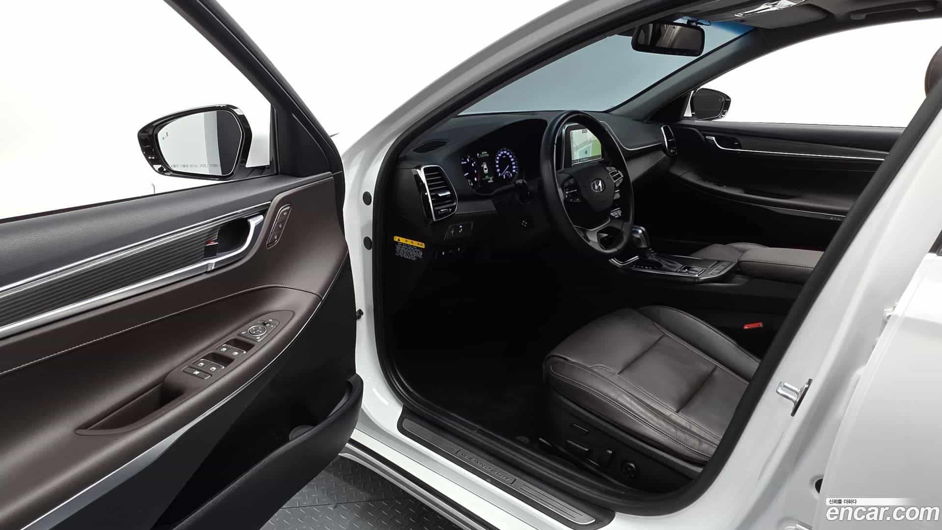 Grandeur Hyundai 2018.9-INNER-010
