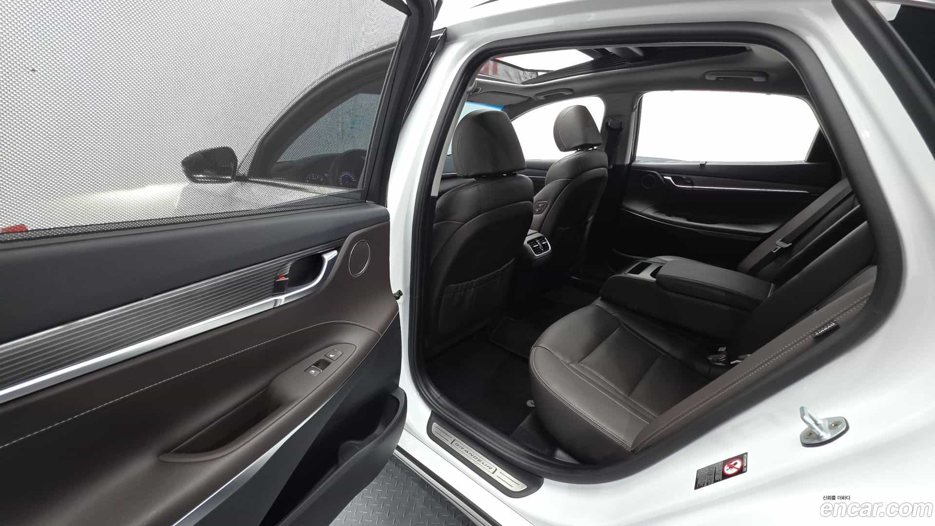 Grandeur Hyundai 2018.9-OPTION-016
