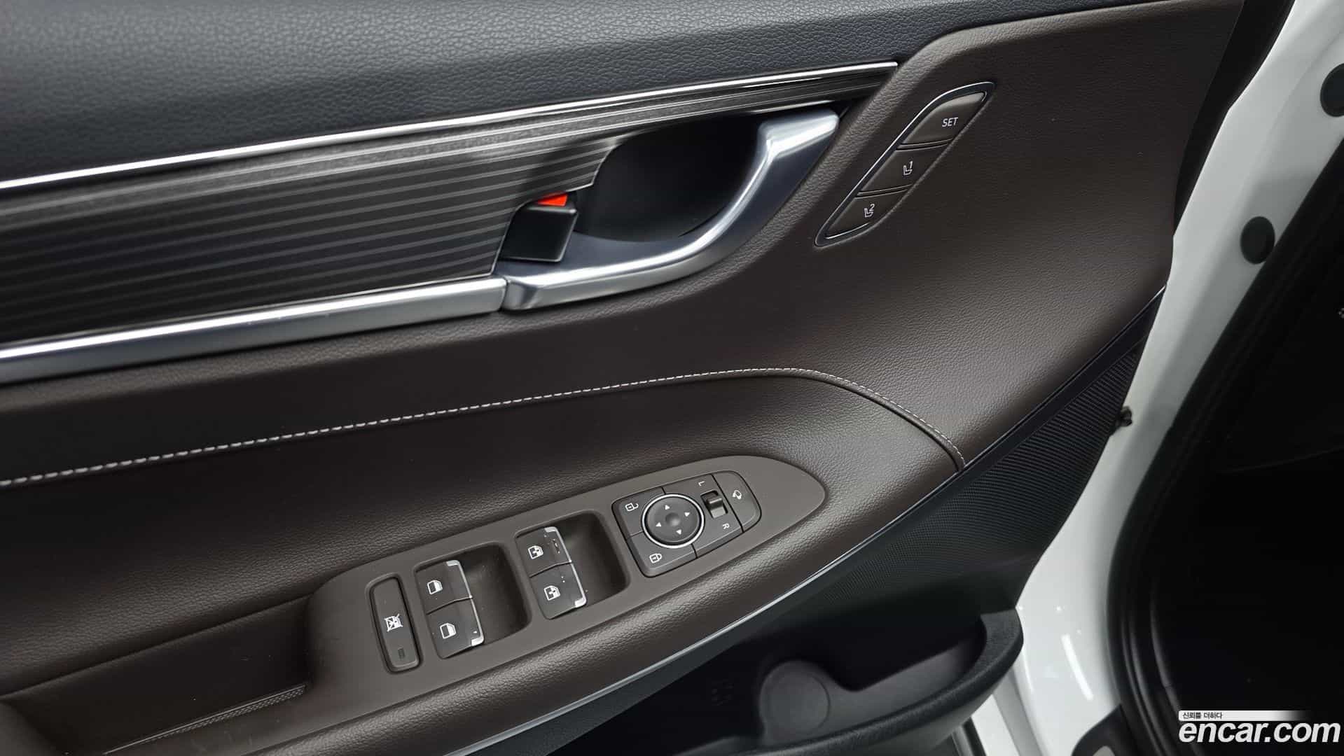 Grandeur Hyundai 2018.9-OPTION-022