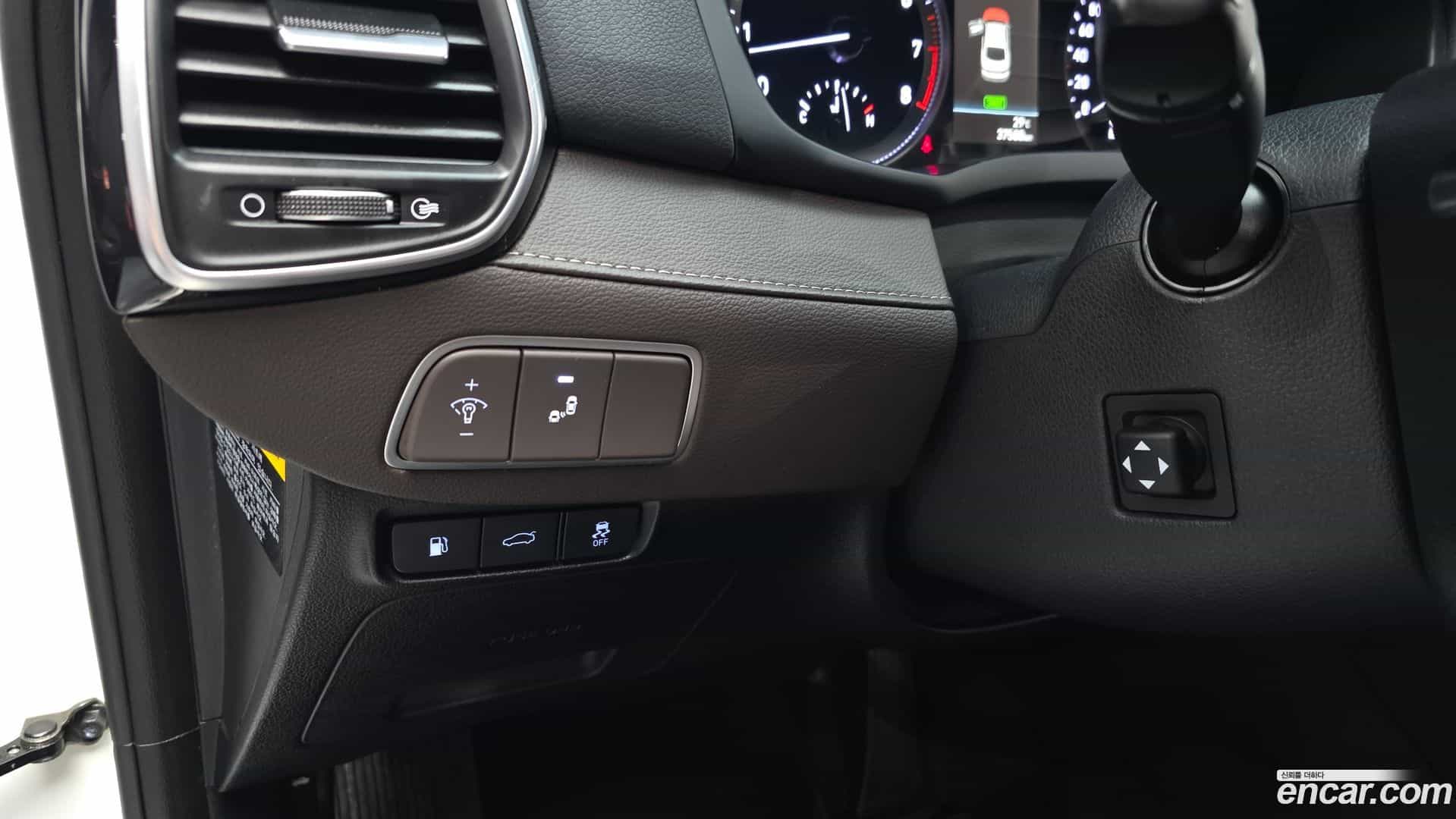 Grandeur Hyundai 2018.9-OPTION-024