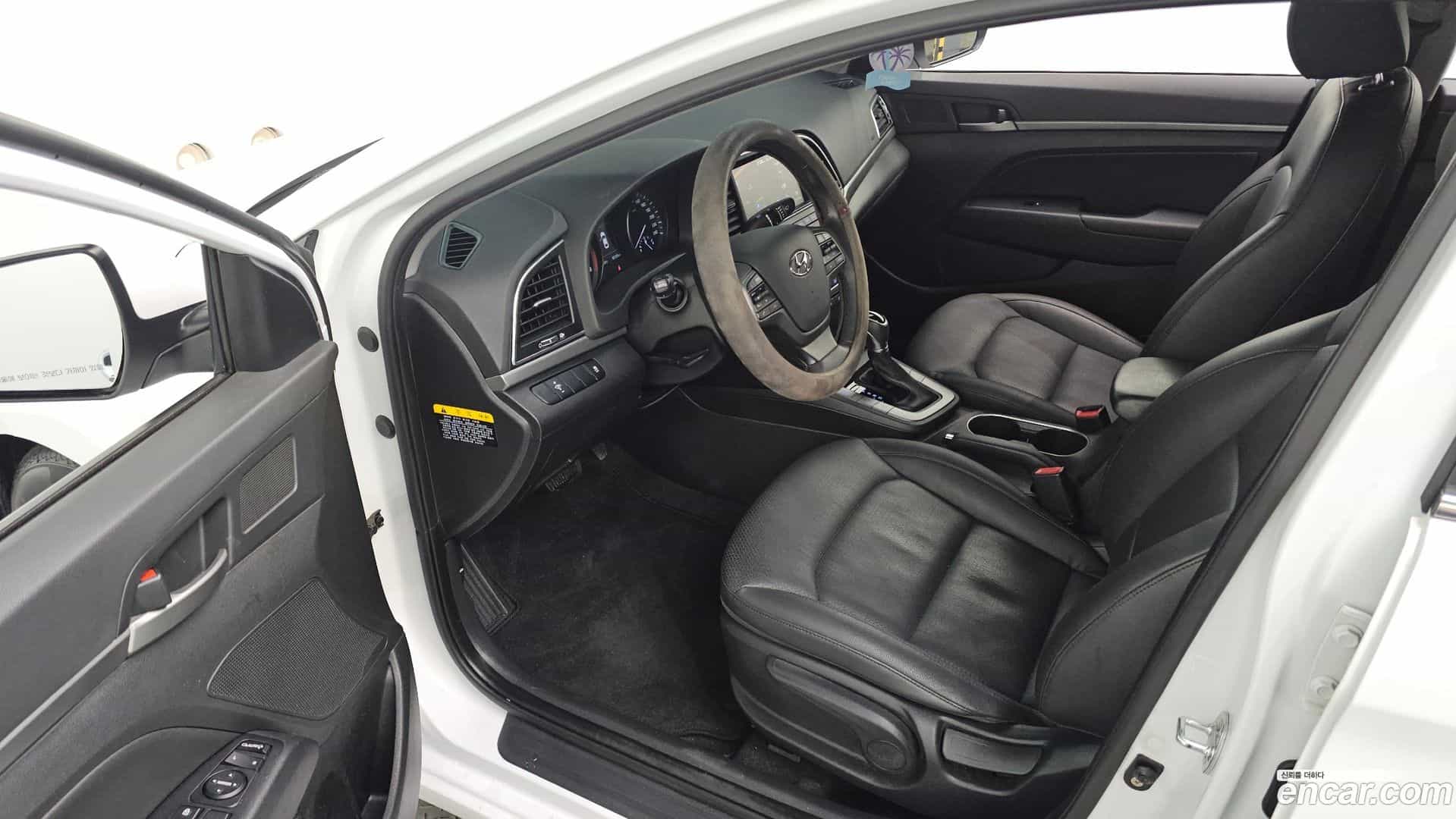 AVANTE Hyundai 2017.3-INNER-010