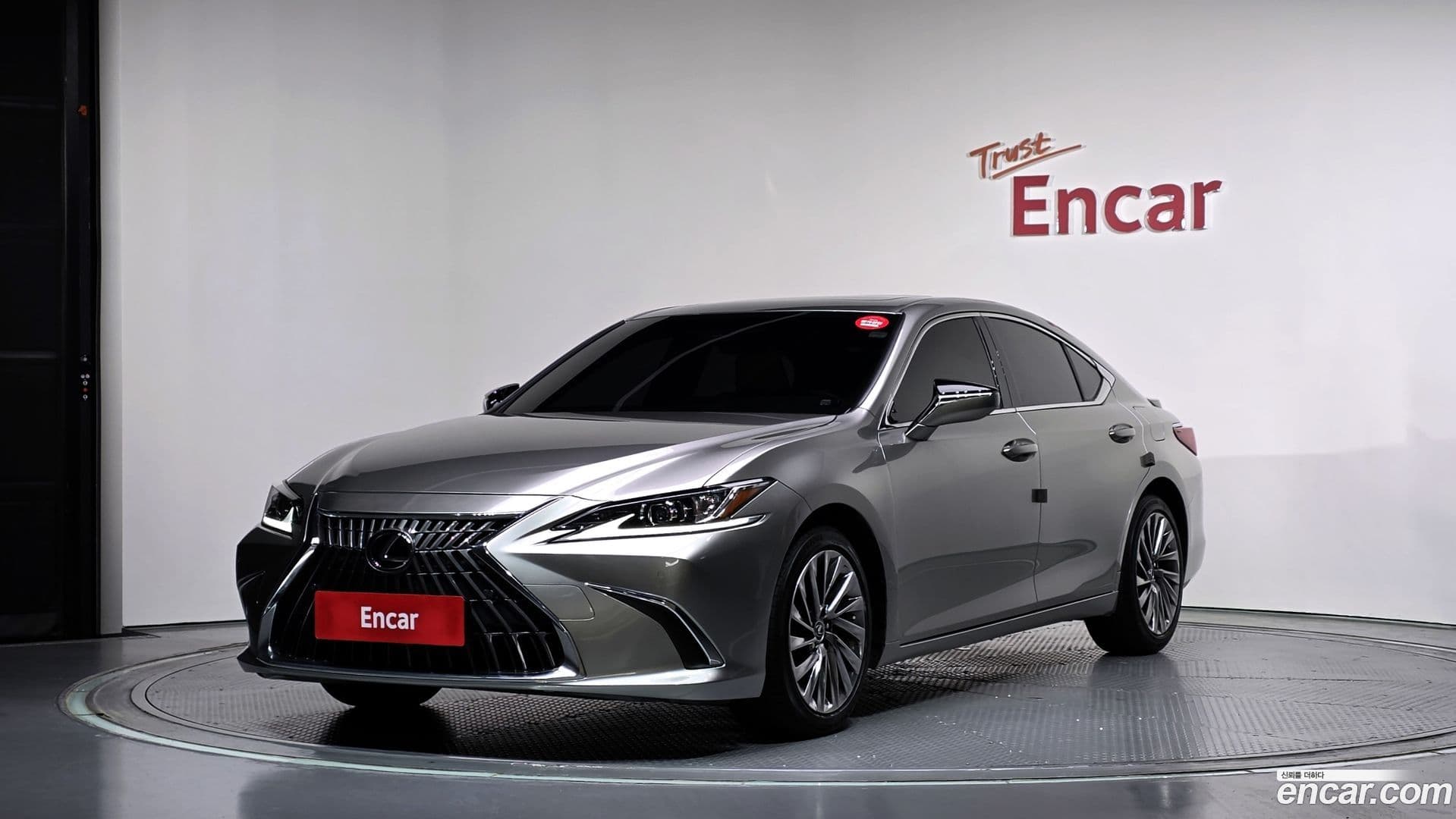 Main__Slider__Photo:ES Lexus 2024.2-0