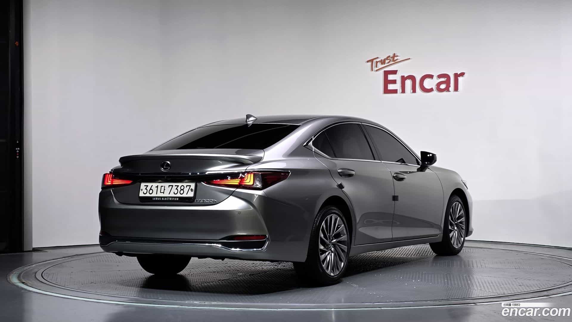 ES Lexus 2024.2-OUTER-002