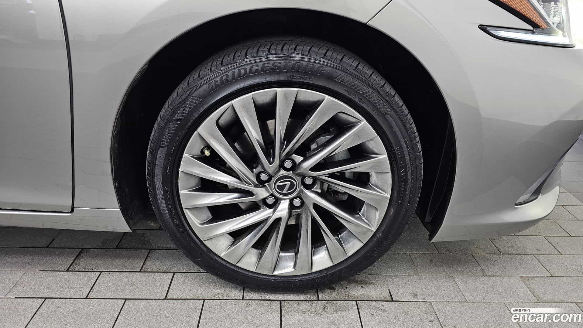 ES Lexus 2024.2-OUTER-031