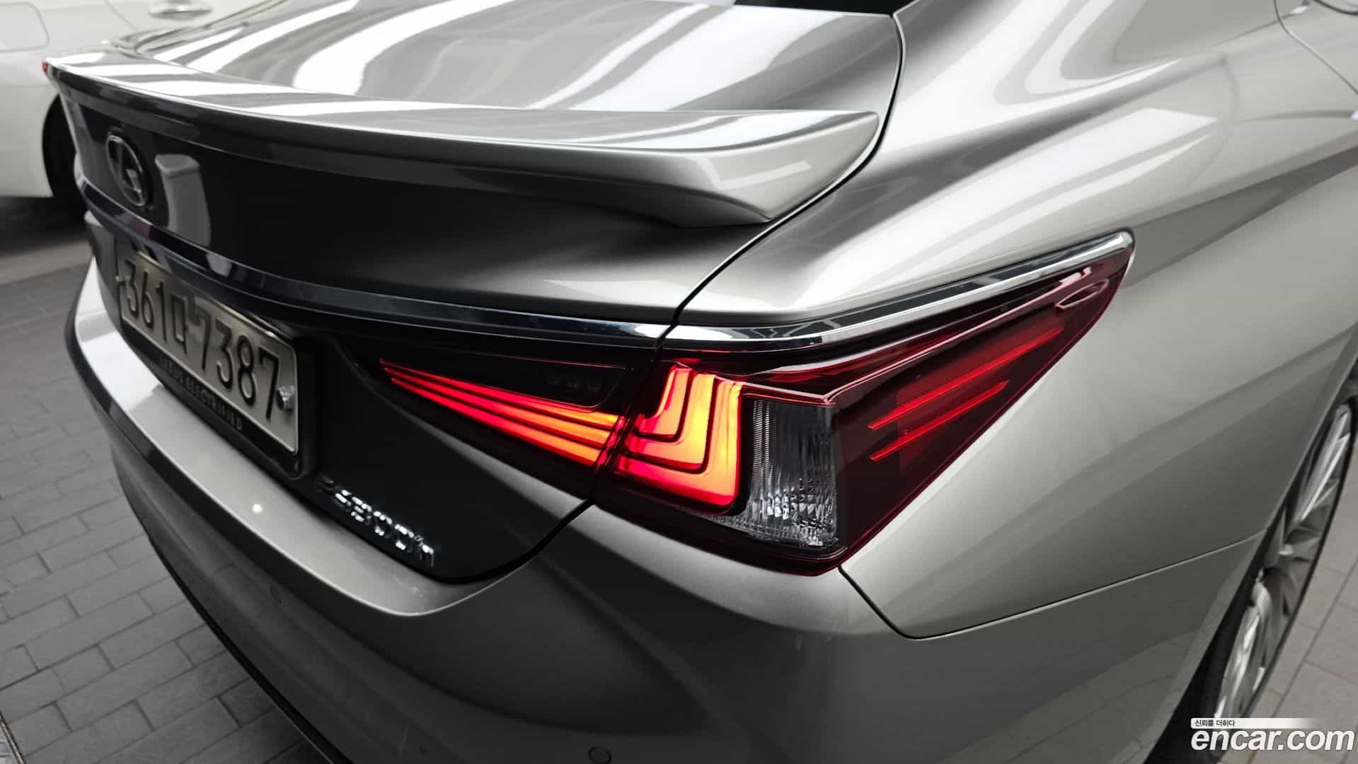 ES Lexus 2024.2-OUTER-033