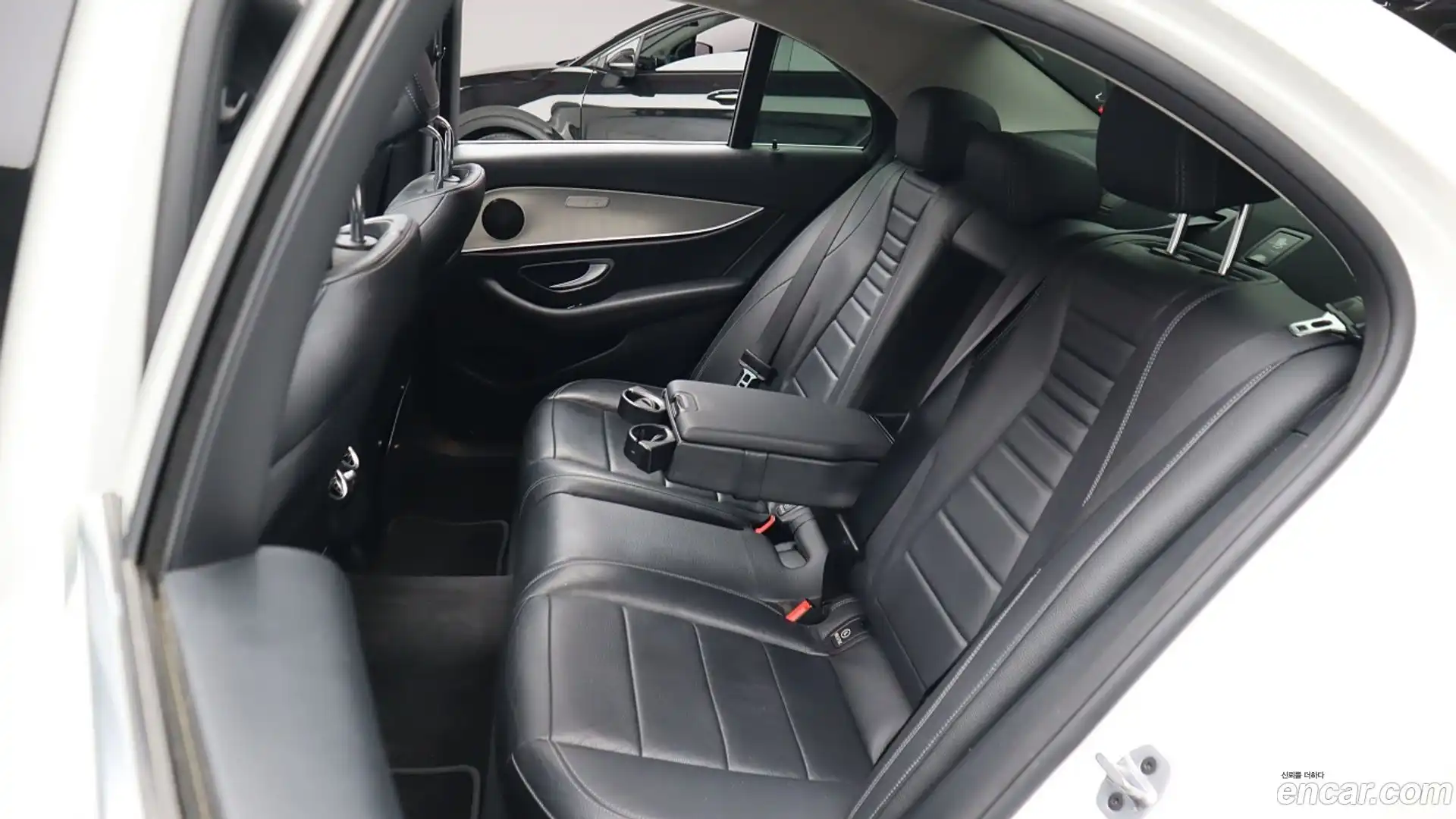 E-Class Mercedes-Benz 2019.2-OUTER-006