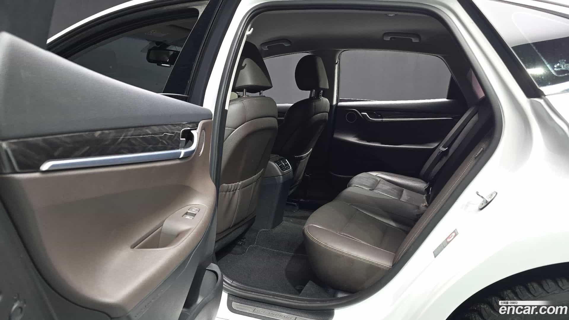 Grandeur Hyundai 2017.5-OPTION-015