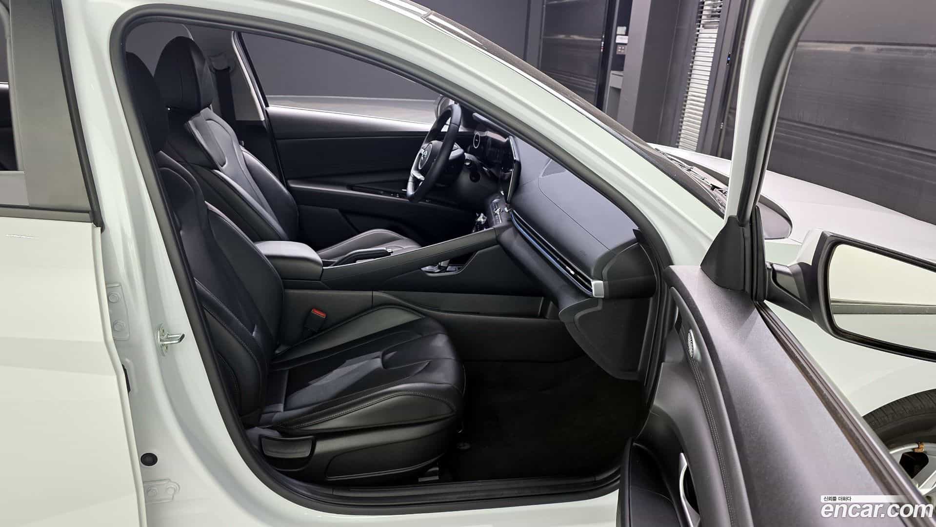 AVANTE Hyundai 2022.0-INNER-036