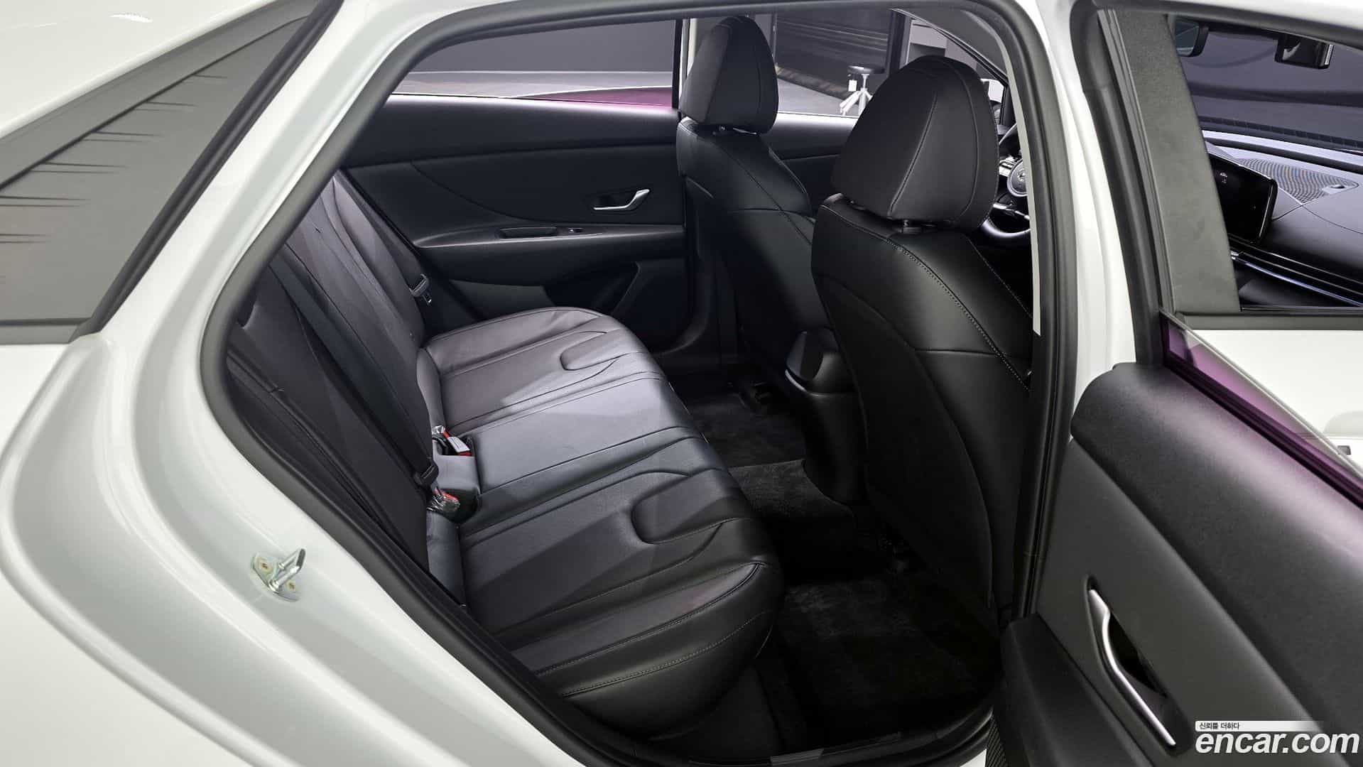 AVANTE Hyundai 2022.0-OPTION-041