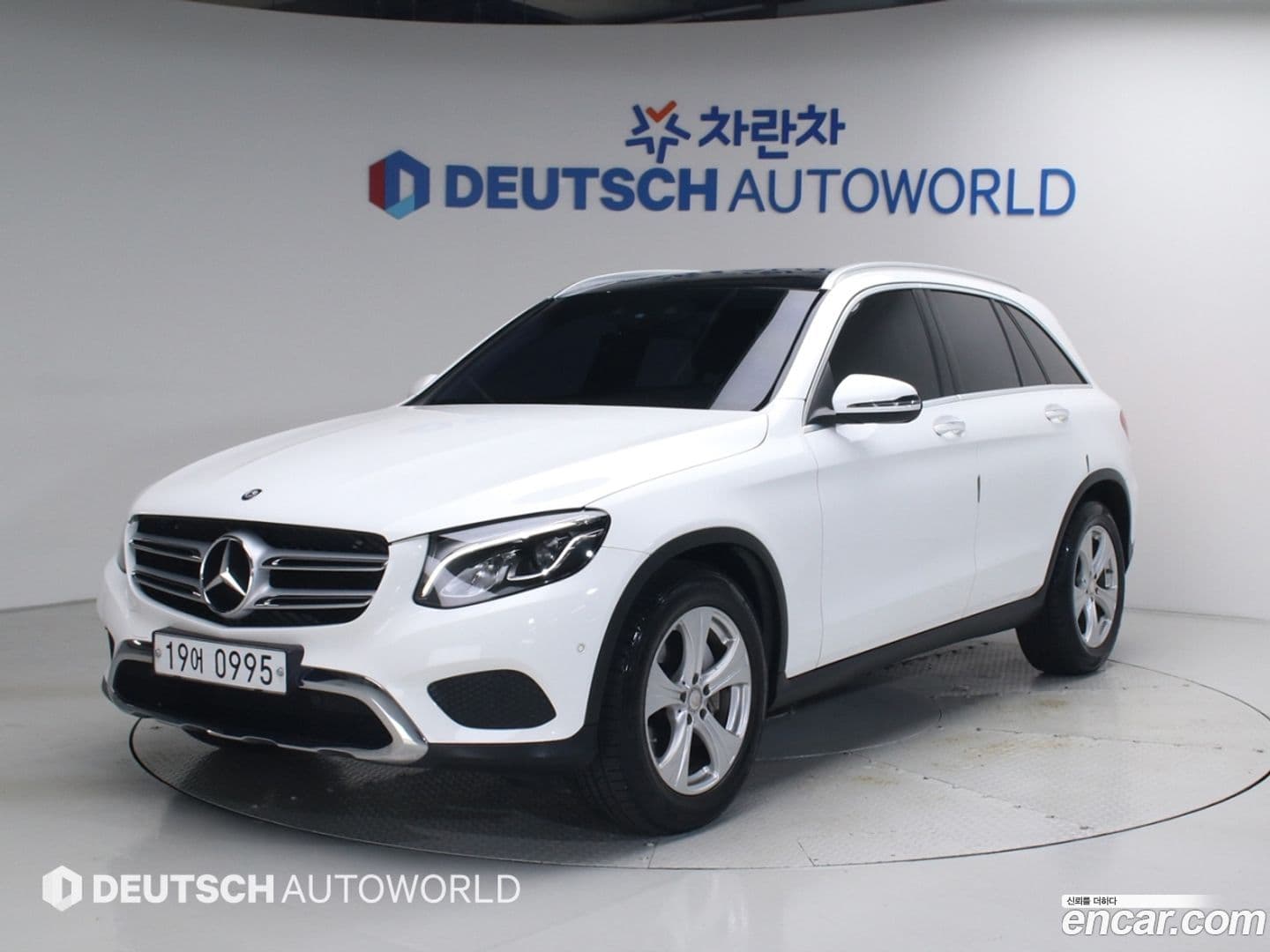 Main__Slider__Photo:GLC-Class Mercedes-Benz 2016.0-0
