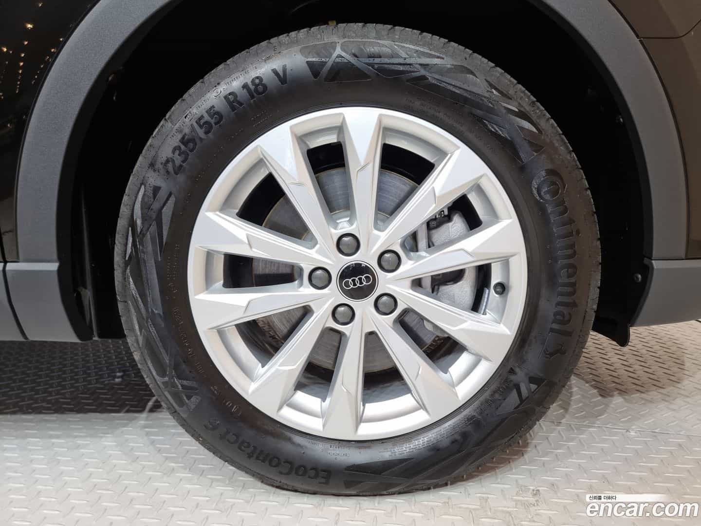 Q3 Audi 2025.4-OUTER-005