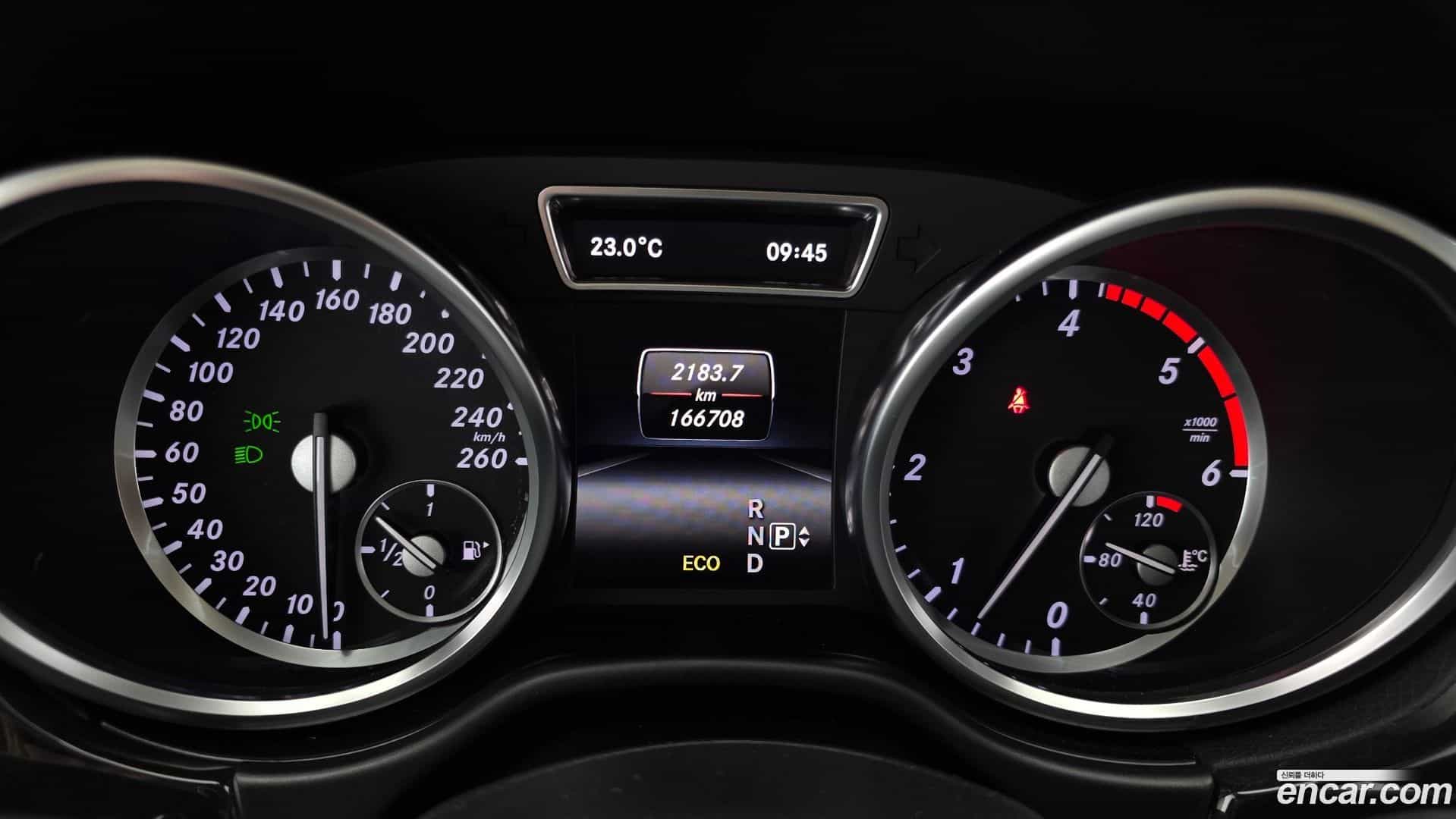 M-class Mercedes-Benz 2014.9-INNER-008