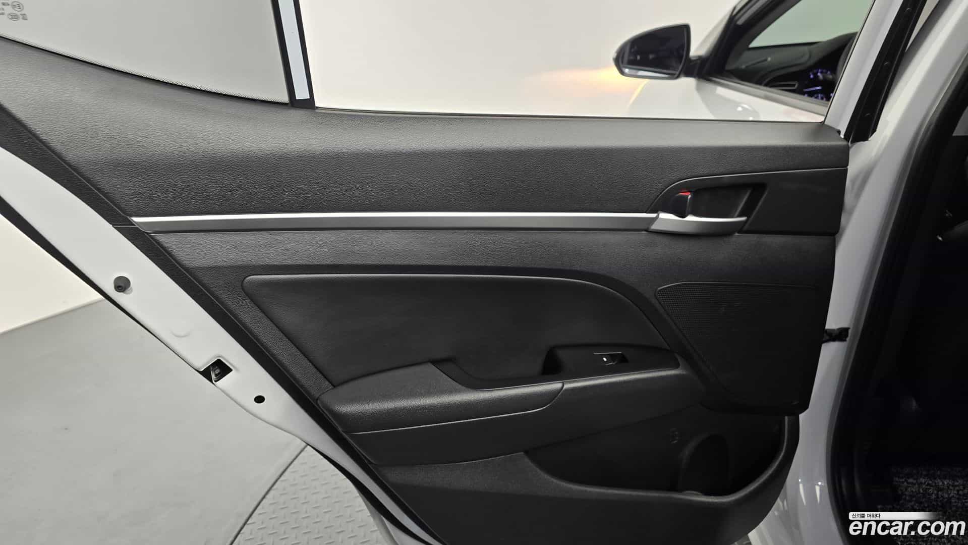 AVANTE Hyundai 2019.3-INNER-035