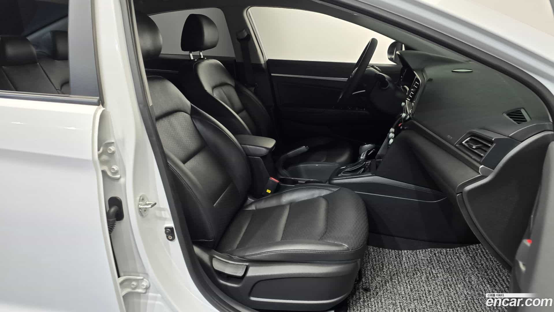 AVANTE Hyundai 2019.3-INNER-036