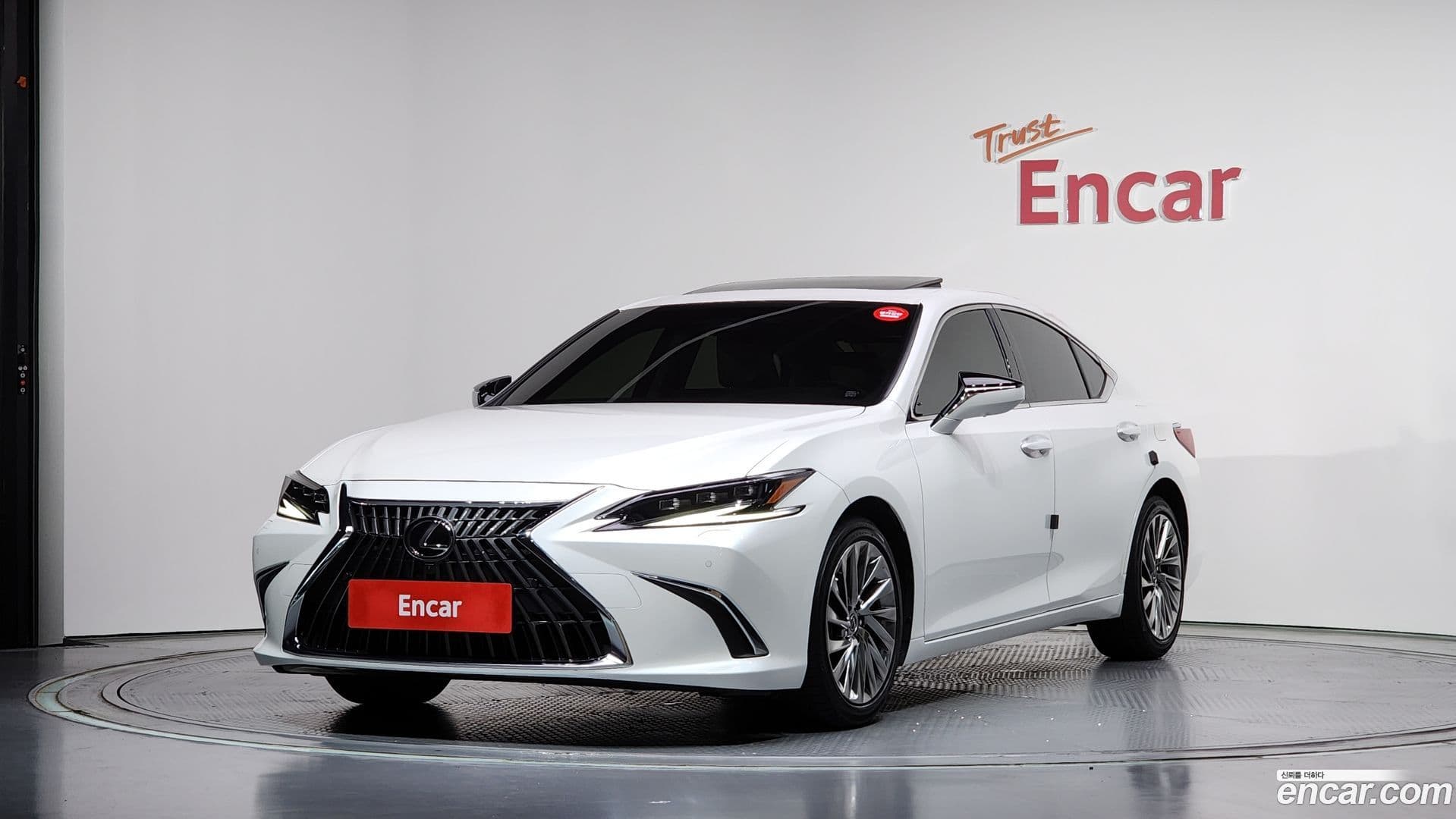 Main__Slider__Photo:ES Lexus 2023.3-0