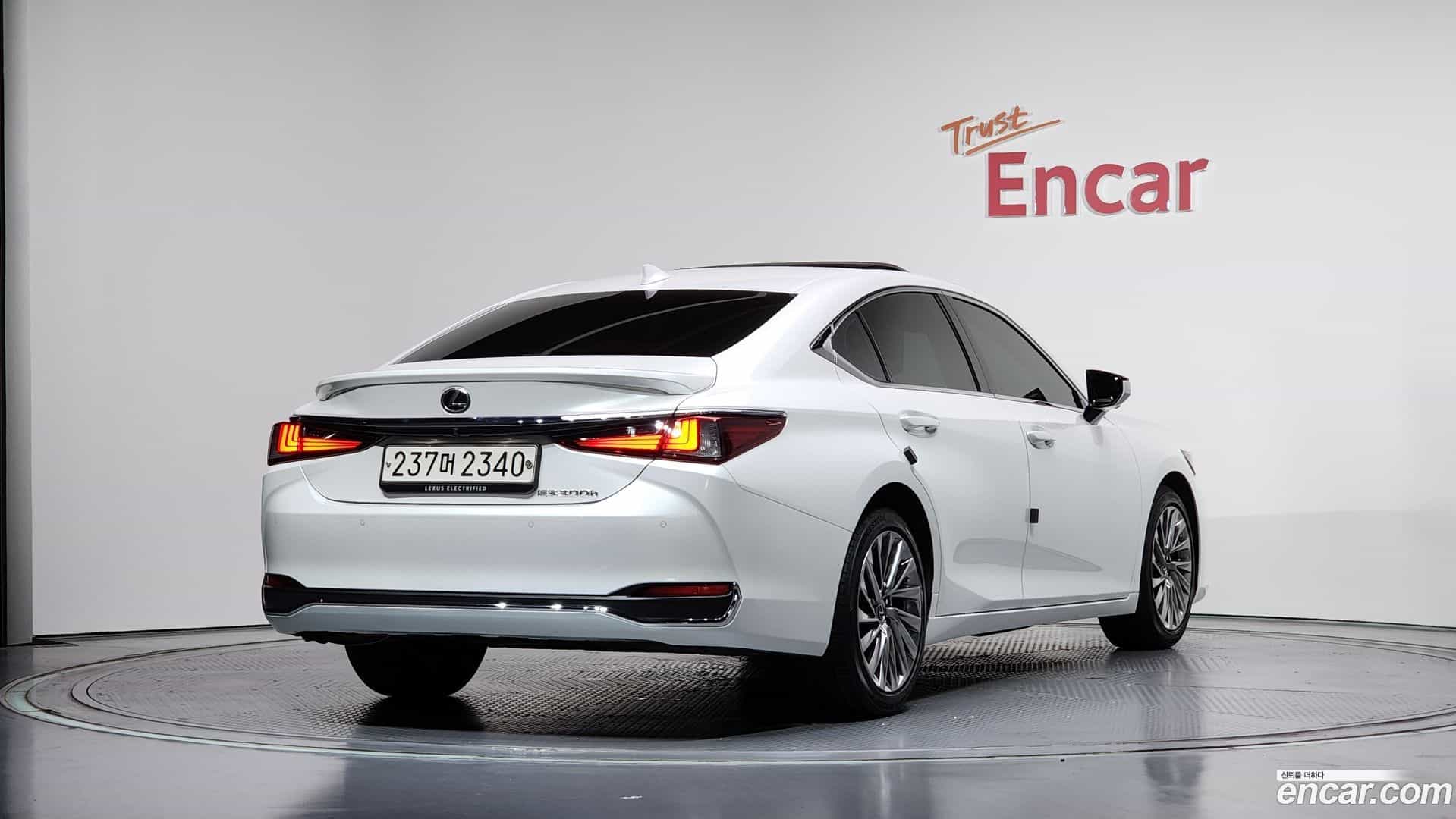 ES Lexus 2023.3-OUTER-002