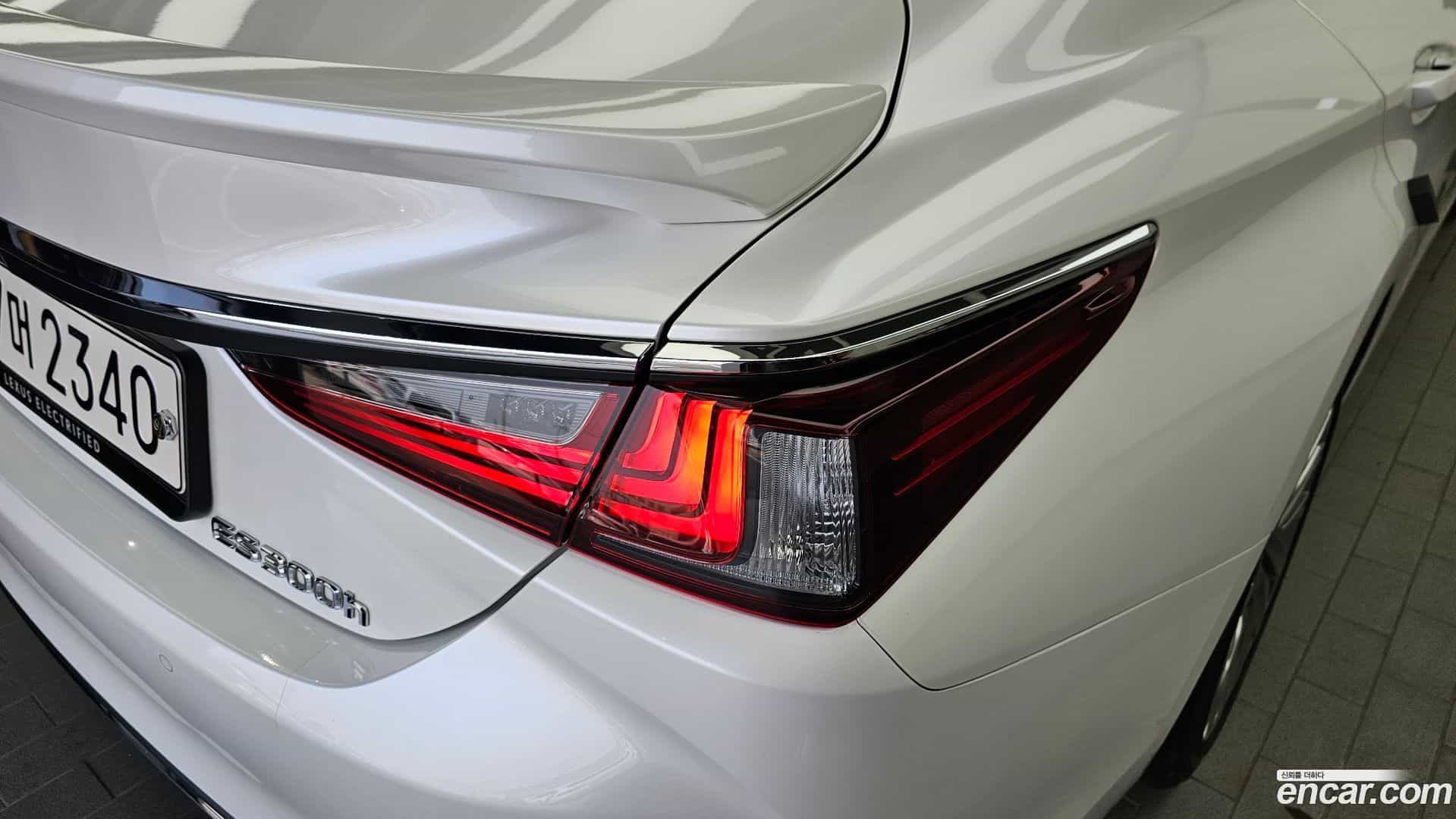 ES Lexus 2023.3-OUTER-033